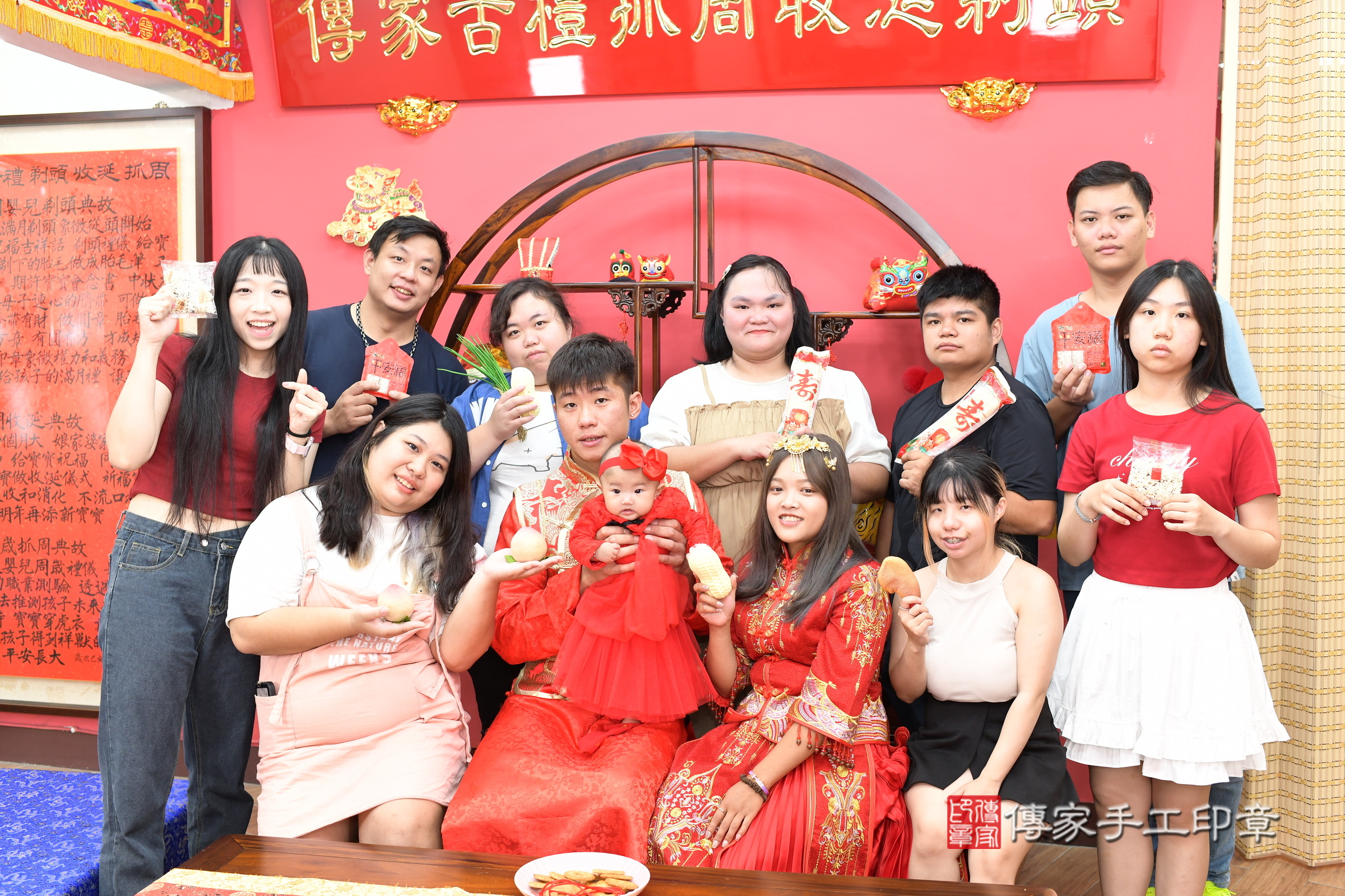 新北市永和區瑩瑩寶寶收涎推薦:傳家新北店收涎中國風會場,嬰兒古禮收涎收口水流程儀式、收涎吉祥話、收涎餅乾、收涎拍照。收涎證書。2025.9.,照片8 新北市永和區瑩瑩寶寶收涎推薦:傳家新北店收涎中國風會場,嬰兒古禮收涎收口水流程儀式、收涎吉祥話、收涎餅乾、收涎拍照。收涎證書。2025.9.,照片8