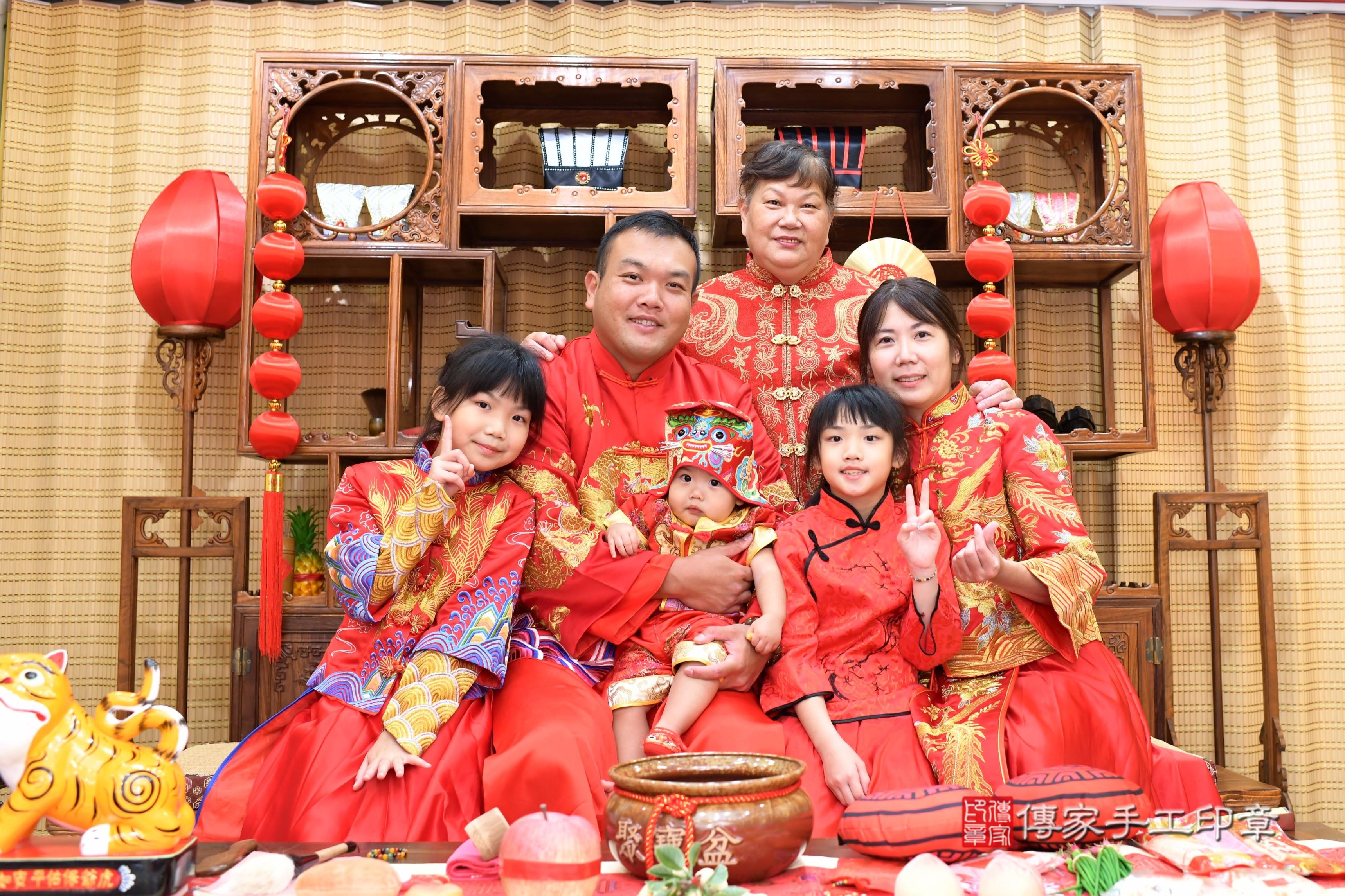 傳家手工印章台南店、抓周、度脺、美式風會場、傳家嬰兒古禮、吉祥話、抓周道具物品24種、拍照。抓周證書。寶寶抓周、滿周歲、生日快樂、祝福 傳家手工印章台南店、抓周、度脺、美式風會場、傳家嬰兒古禮、吉祥話、抓周道具物品24種、拍照。抓周證書。寶寶抓周、滿周歲、生日快樂、祝福