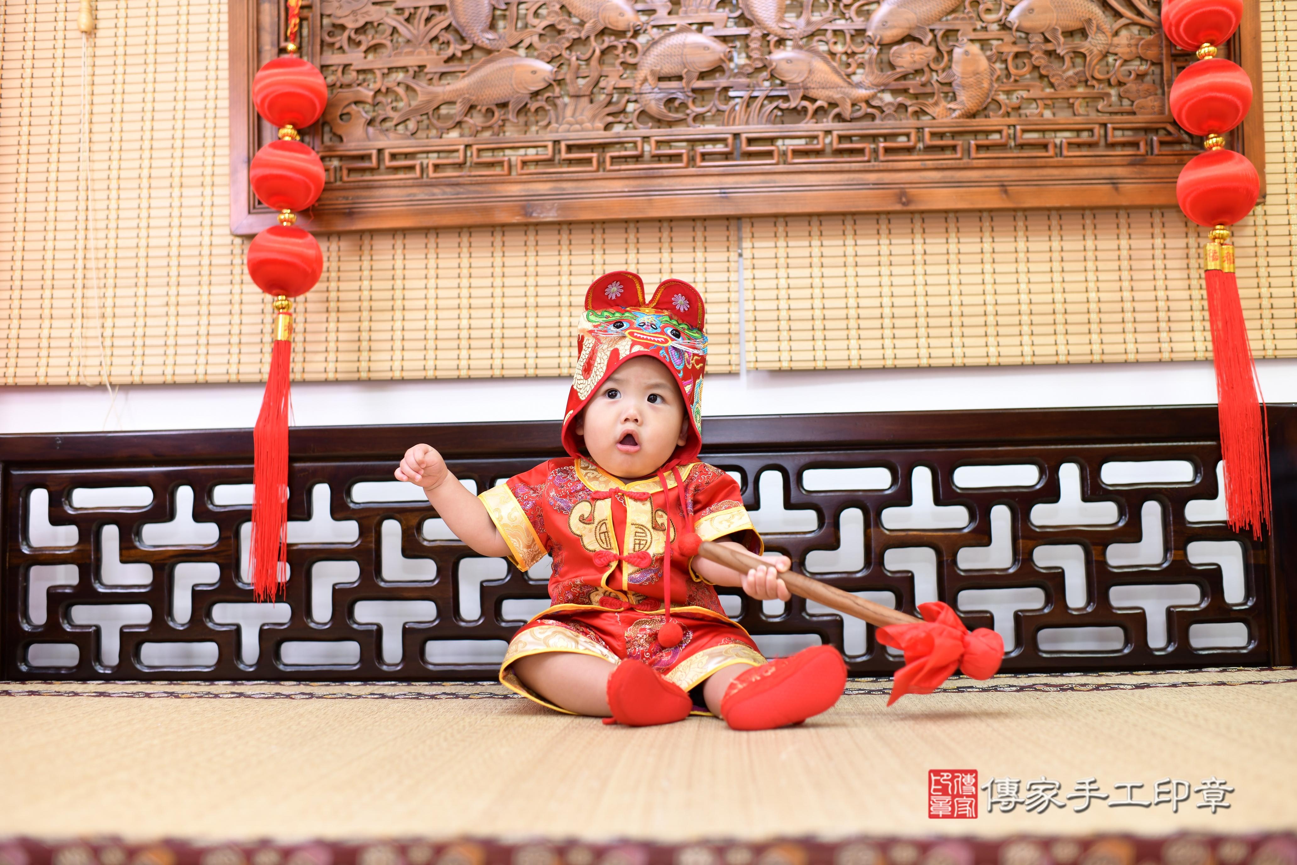 傳家手工印章台南店、抓周、度脺、美式風會場、傳家嬰兒古禮、吉祥話、抓周道具物品24種、拍照。抓周證書。寶寶抓周、滿周歲、生日快樂、祝福 傳家手工印章台南店、抓周、度脺、美式風會場、傳家嬰兒古禮、吉祥話、抓周道具物品24種、拍照。抓周證書。寶寶抓周、滿周歲、生日快樂、祝福