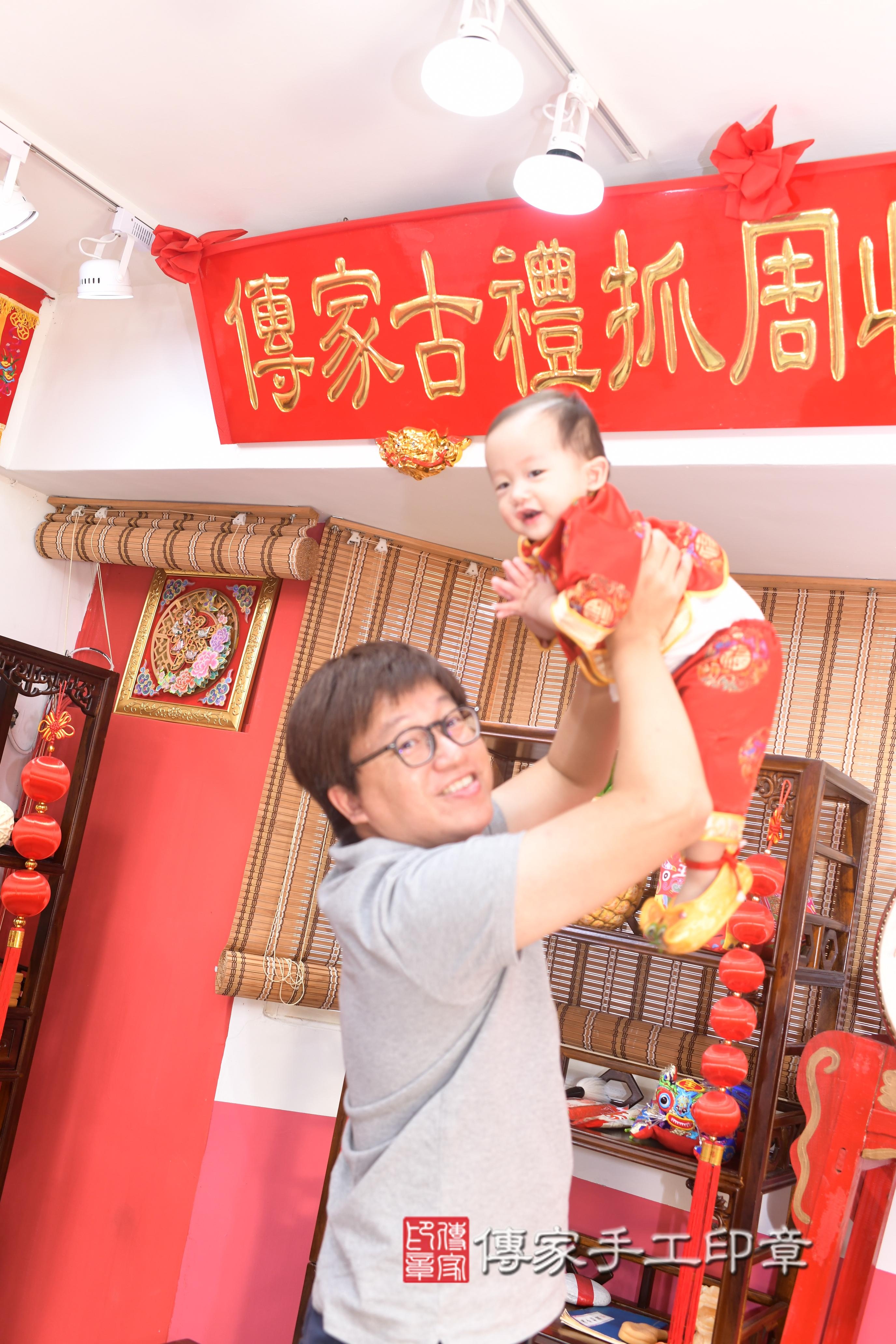 傳家手工印章台南店、抓周、度脺、美式風會場、傳家嬰兒古禮、吉祥話、抓周道具物品24種、拍照。抓周證書。寶寶抓周、滿周歲、生日快樂、祝福 傳家手工印章台南店、抓周、度脺、美式風會場、傳家嬰兒古禮、吉祥話、抓周道具物品24種、拍照。抓周證書。寶寶抓周、滿周歲、生日快樂、祝福