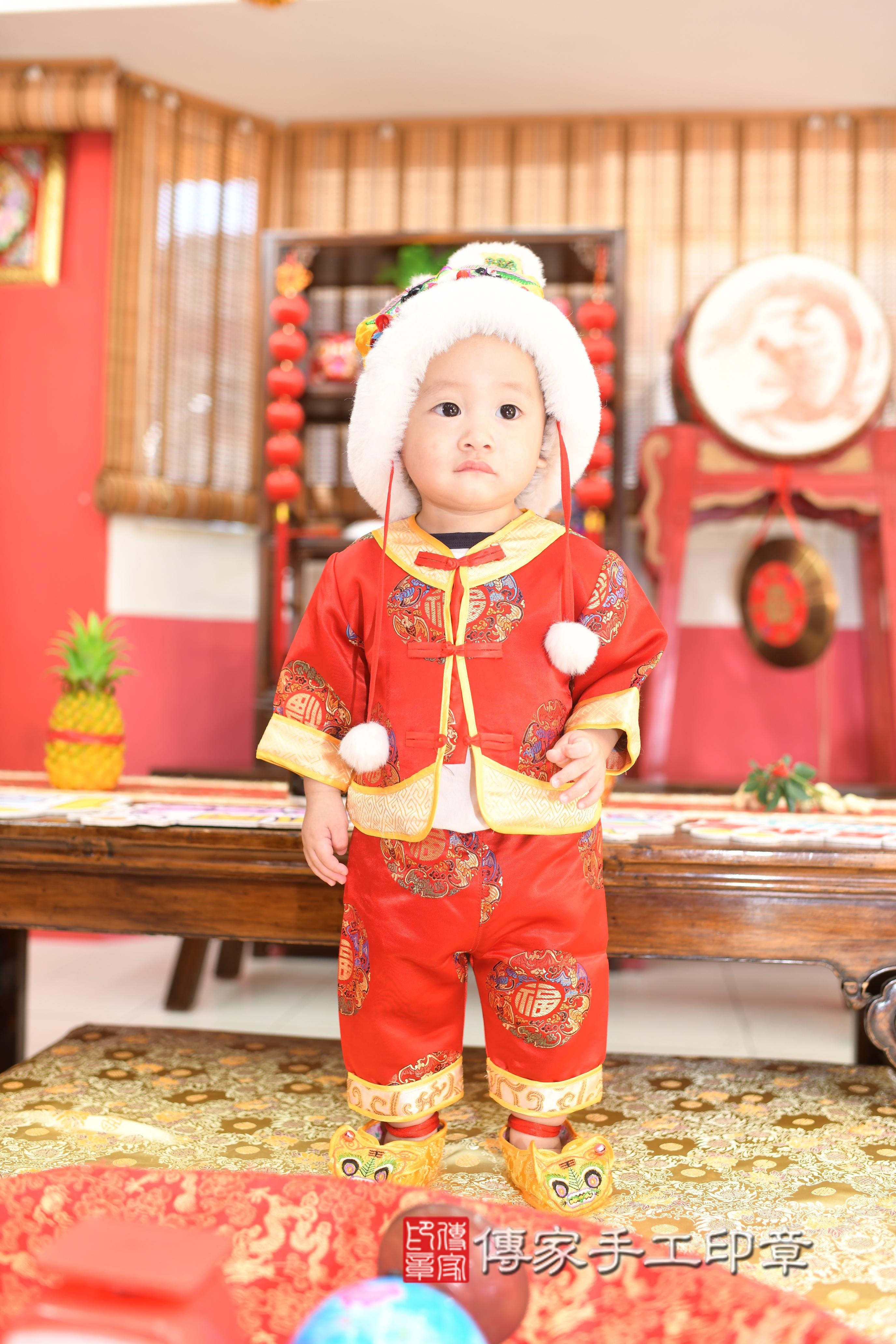 傳家手工印章台南店、抓周、度脺、美式風會場、傳家嬰兒古禮、吉祥話、抓周道具物品24種、拍照。抓周證書。寶寶抓周、滿周歲、生日快樂、祝福 傳家手工印章台南店、抓周、度脺、美式風會場、傳家嬰兒古禮、吉祥話、抓周道具物品24種、拍照。抓周證書。寶寶抓周、滿周歲、生日快樂、祝福