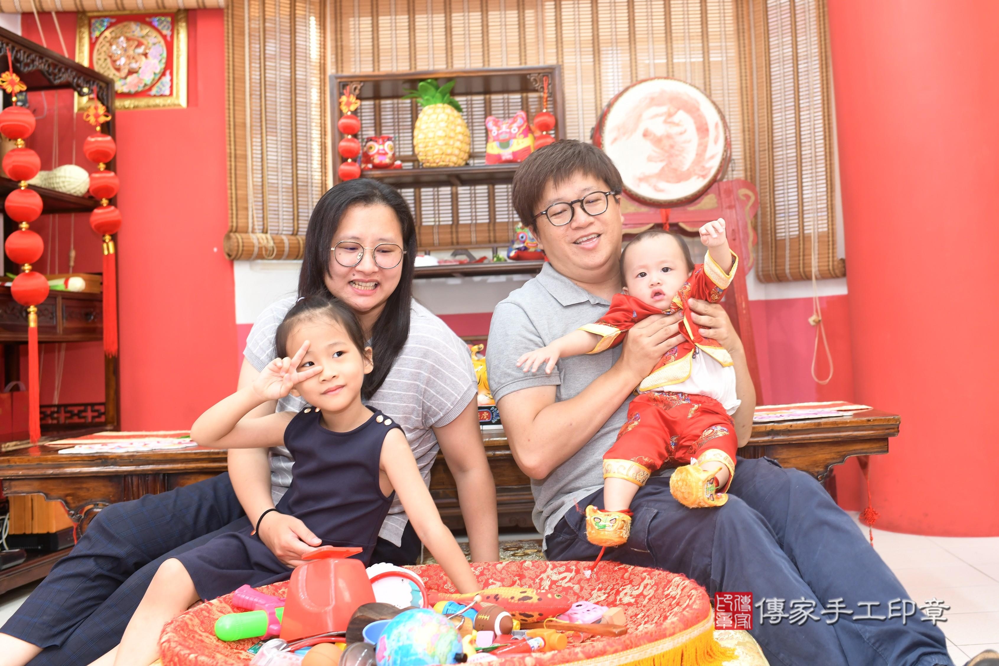 傳家手工印章台南店、抓周、度脺、美式風會場、傳家嬰兒古禮、吉祥話、抓周道具物品24種、拍照。抓周證書。寶寶抓周、滿周歲、生日快樂、祝福 傳家手工印章台南店、抓周、度脺、美式風會場、傳家嬰兒古禮、吉祥話、抓周道具物品24種、拍照。抓周證書。寶寶抓周、滿周歲、生日快樂、祝福