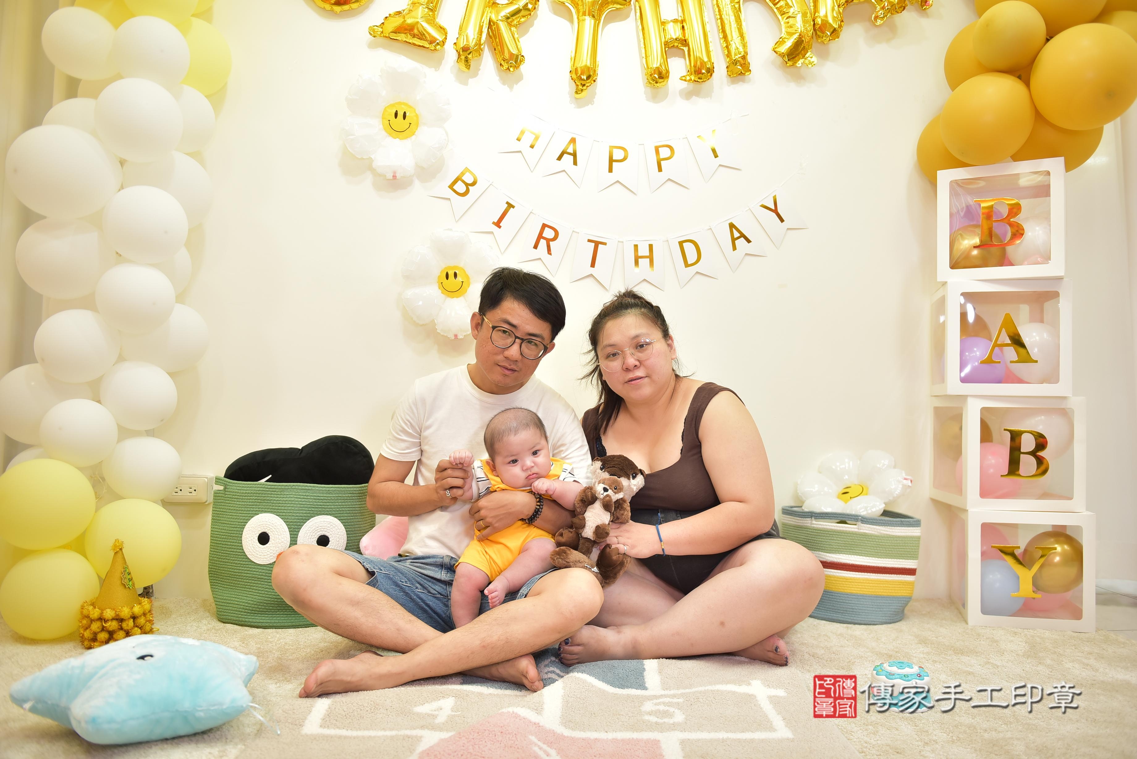 傳家手工印章台南店、抓周、度脺、中國風會場、傳家嬰兒古禮、吉祥話、抓周道具物品24種、拍照。抓周證書。寶寶抓周、滿周歲、生日快樂、祝福