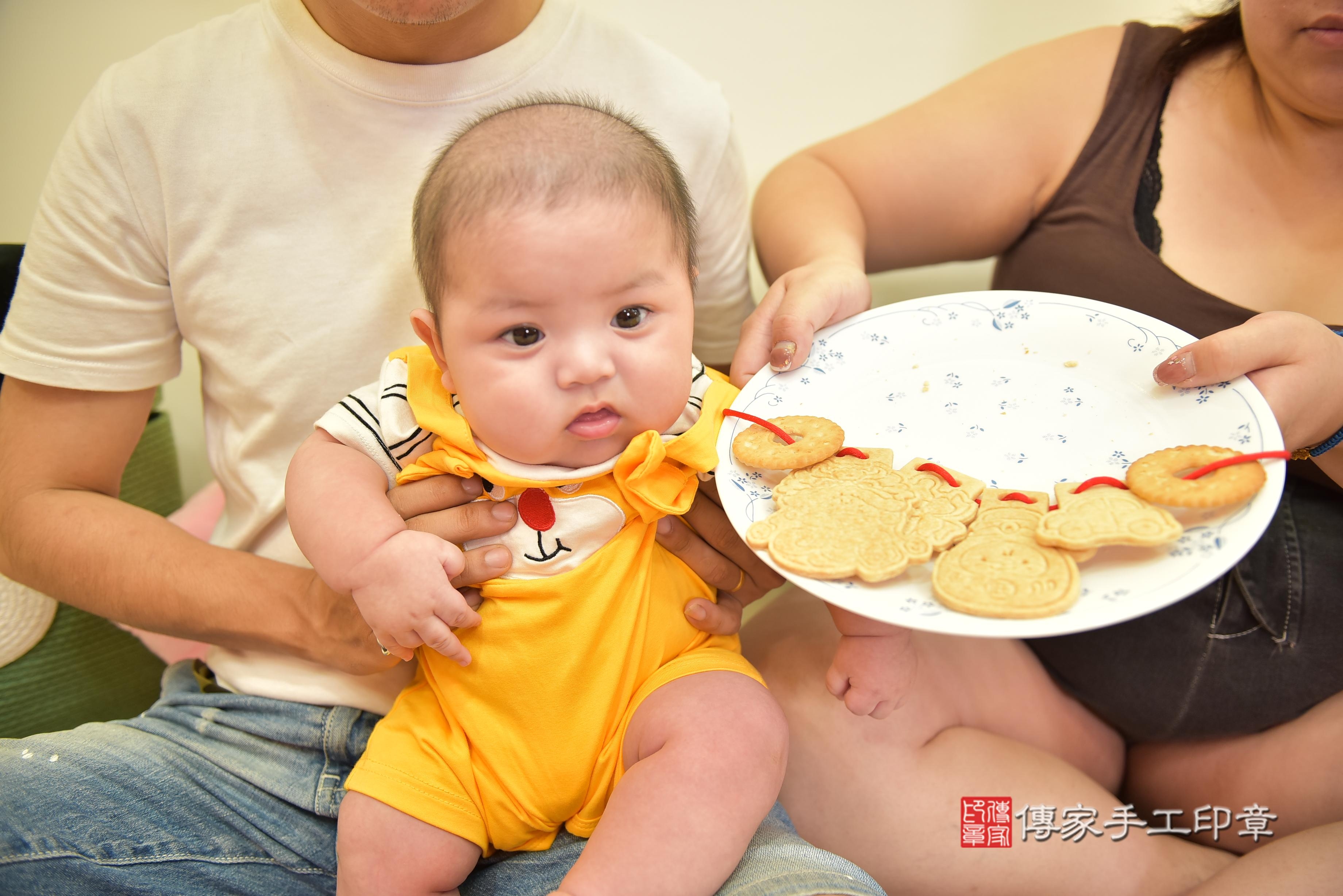 傳家手工印章台南店、抓周、度脺、中國風會場、傳家嬰兒古禮、吉祥話、抓周道具物品24種、拍照。抓周證書。寶寶抓周、滿周歲、生日快樂、祝福 傳家手工印章台南店、抓周、度脺、中國風會場、傳家嬰兒古禮、吉祥話、抓周道具物品24種、拍照。抓周證書。寶寶抓周、滿周歲、生日快樂、祝福