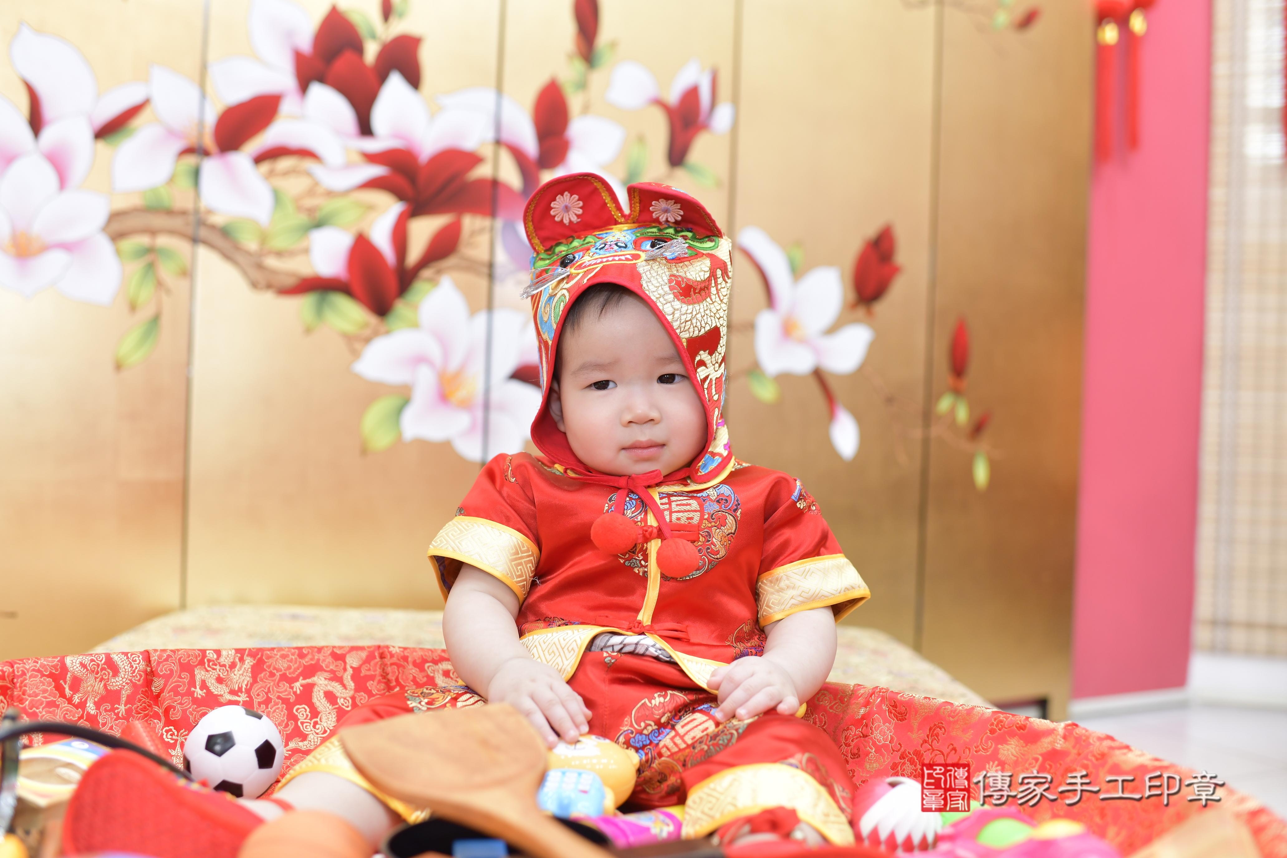 傳家手工印章新竹店、抓周、度脺、美式風會場、傳家嬰兒古禮、吉祥話、抓周道具物品24種、拍照。抓周證書。寶寶抓周、滿周歲、生日快樂、祝福 傳家手工印章新竹店、抓周、度脺、美式風會場、傳家嬰兒古禮、吉祥話、抓周道具物品24種、拍照。抓周證書。寶寶抓周、滿周歲、生日快樂、祝福