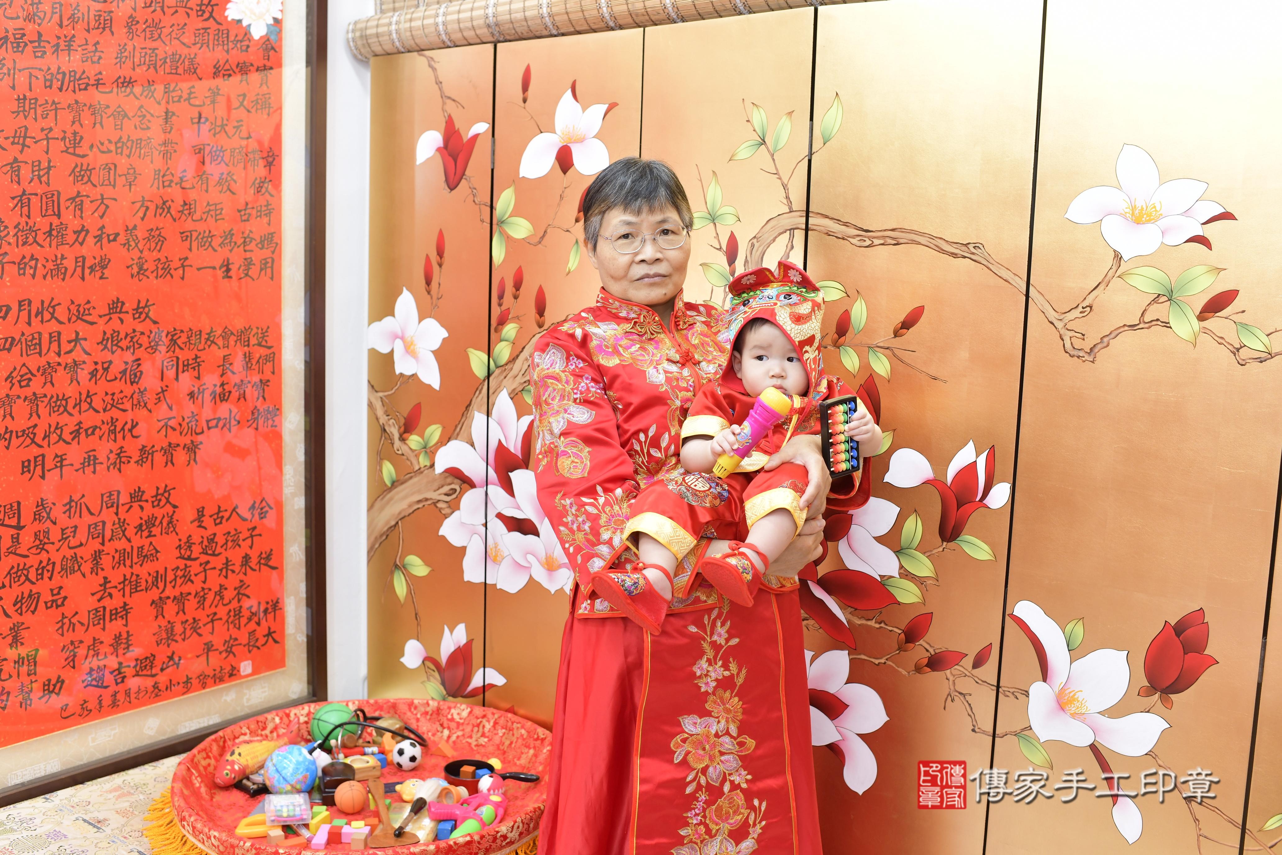 傳家手工印章新竹店、抓周、度脺、美式風會場、傳家嬰兒古禮、吉祥話、抓周道具物品24種、拍照。抓周證書。寶寶抓周、滿周歲、生日快樂、祝福 傳家手工印章新竹店、抓周、度脺、美式風會場、傳家嬰兒古禮、吉祥話、抓周道具物品24種、拍照。抓周證書。寶寶抓周、滿周歲、生日快樂、祝福