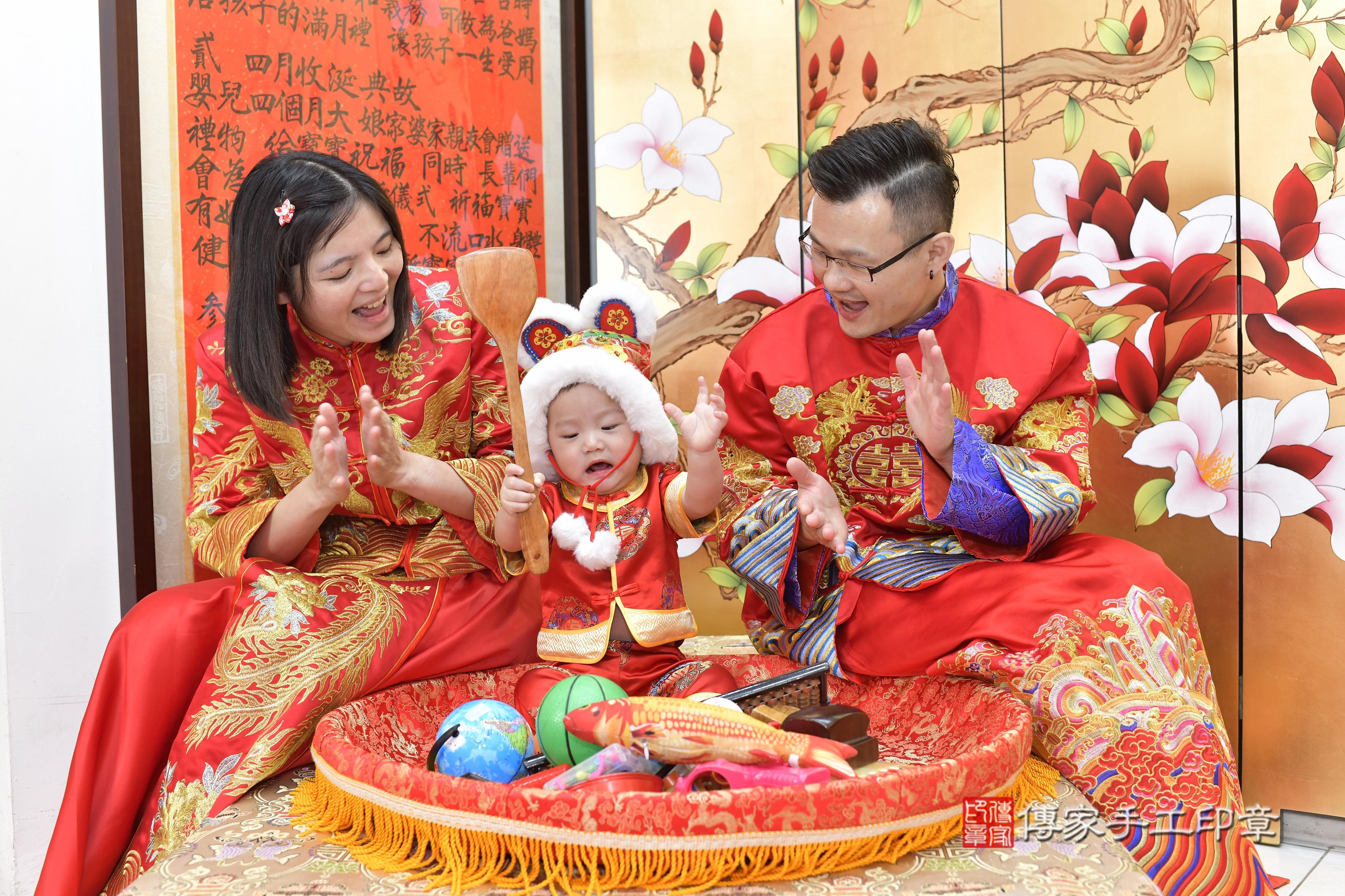 傳家手工印章新竹店、抓周、度脺、美式風會場、傳家嬰兒古禮、吉祥話、抓周道具物品24種、拍照。抓周證書。寶寶抓周、滿周歲、生日快樂、祝福 傳家手工印章新竹店、抓周、度脺、美式風會場、傳家嬰兒古禮、吉祥話、抓周道具物品24種、拍照。抓周證書。寶寶抓周、滿周歲、生日快樂、祝福