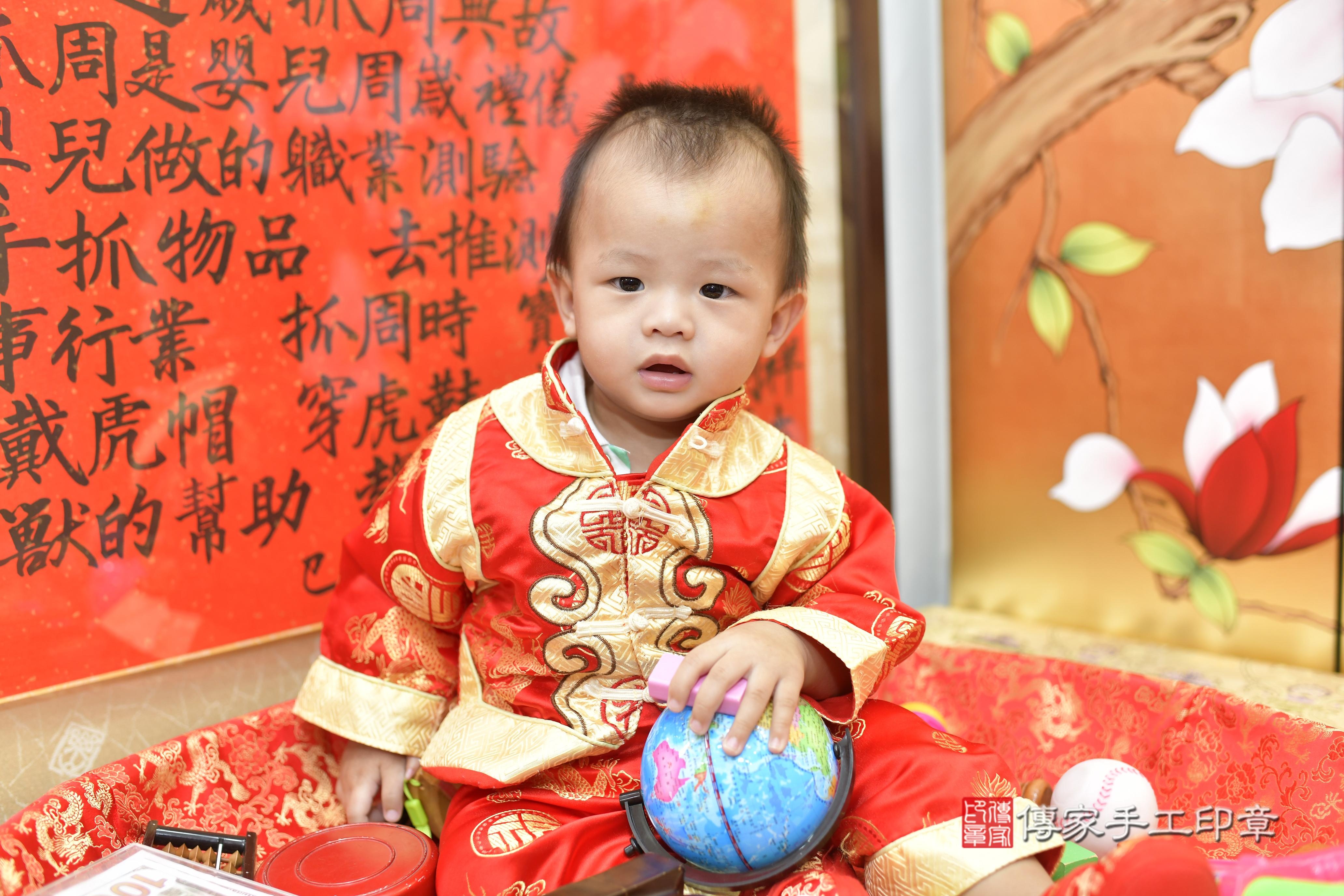 傳家手工印章新竹店、抓周、度脺、美式風會場、傳家嬰兒古禮、吉祥話、抓周道具物品24種、拍照。抓周證書。寶寶抓周、滿周歲、生日快樂、祝福 傳家手工印章新竹店、抓周、度脺、美式風會場、傳家嬰兒古禮、吉祥話、抓周道具物品24種、拍照。抓周證書。寶寶抓周、滿周歲、生日快樂、祝福
