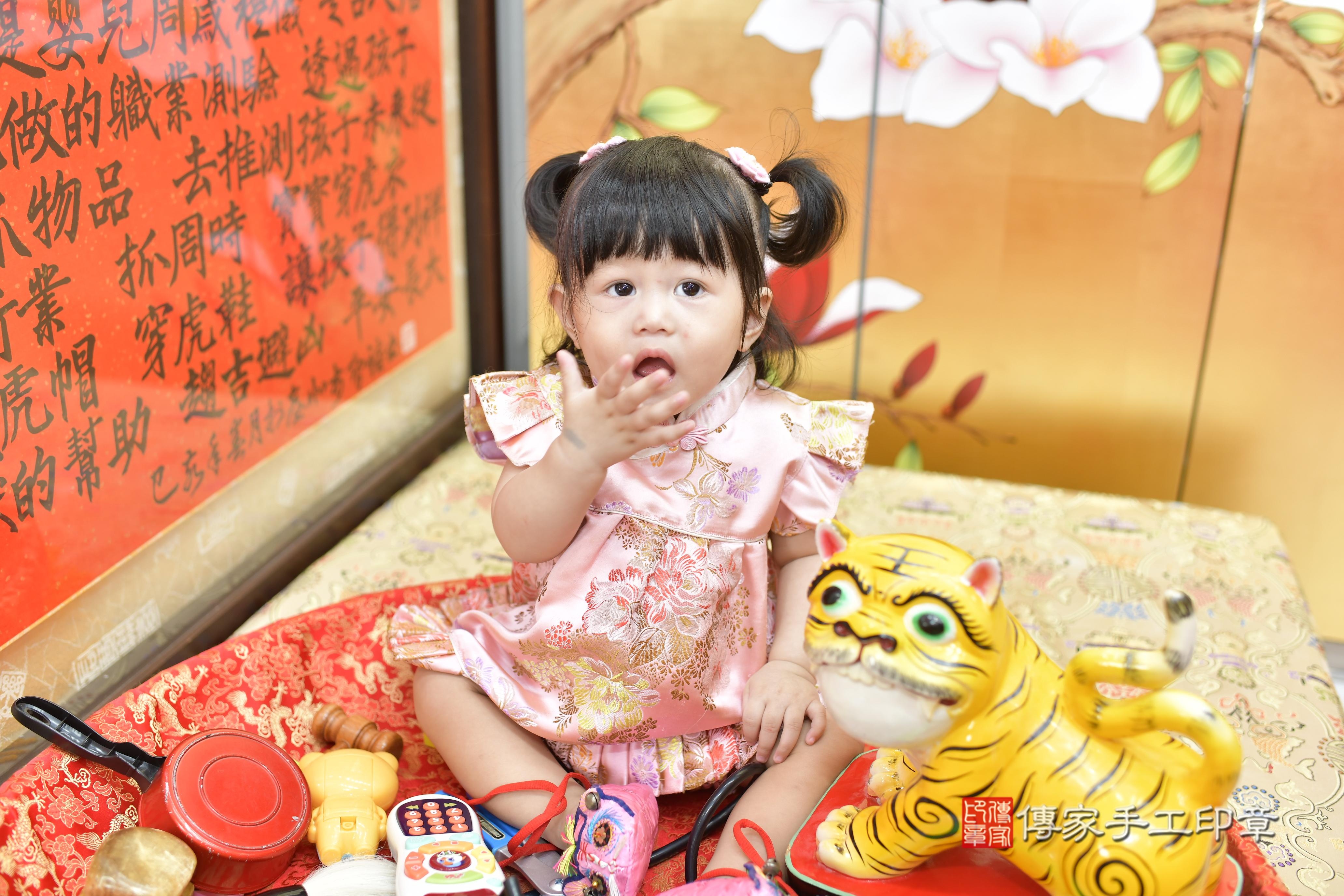 傳家手工印章新竹店、抓周、度脺、美式風會場、傳家嬰兒古禮、吉祥話、抓周道具物品24種、拍照。抓周證書。寶寶抓周、滿周歲、生日快樂、祝福 傳家手工印章新竹店、抓周、度脺、美式風會場、傳家嬰兒古禮、吉祥話、抓周道具物品24種、拍照。抓周證書。寶寶抓周、滿周歲、生日快樂、祝福