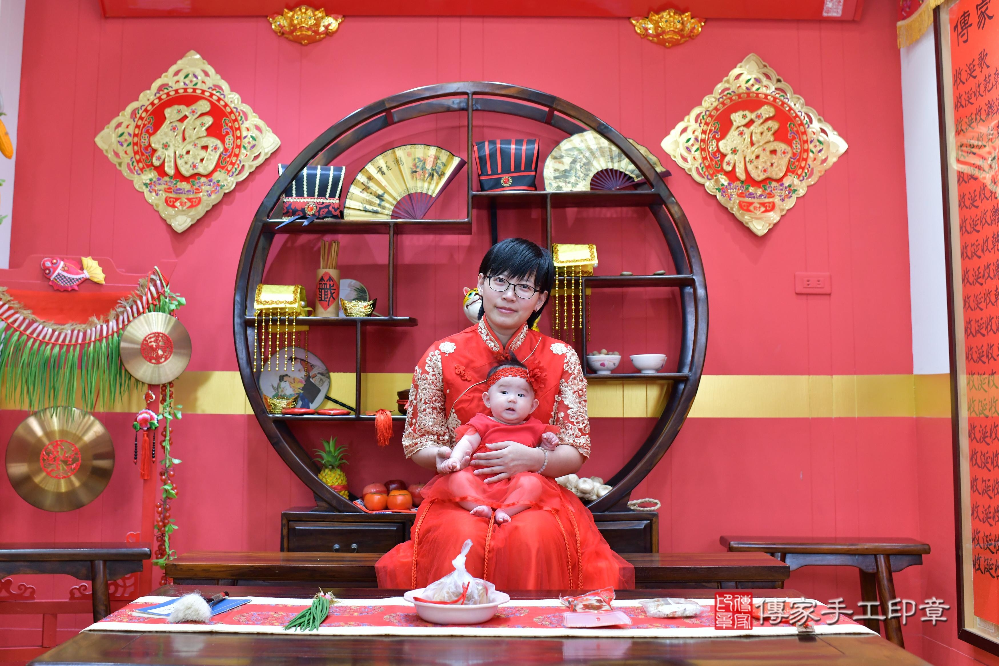 傳家手工印章桃園店、抓周、度脺、美式風會場、傳家嬰兒古禮、吉祥話、抓周道具物品24種、拍照。抓周證書。寶寶抓周、滿周歲、生日快樂、祝福 傳家手工印章桃園店、抓周、度脺、美式風會場、傳家嬰兒古禮、吉祥話、抓周道具物品24種、拍照。抓周證書。寶寶抓周、滿周歲、生日快樂、祝福