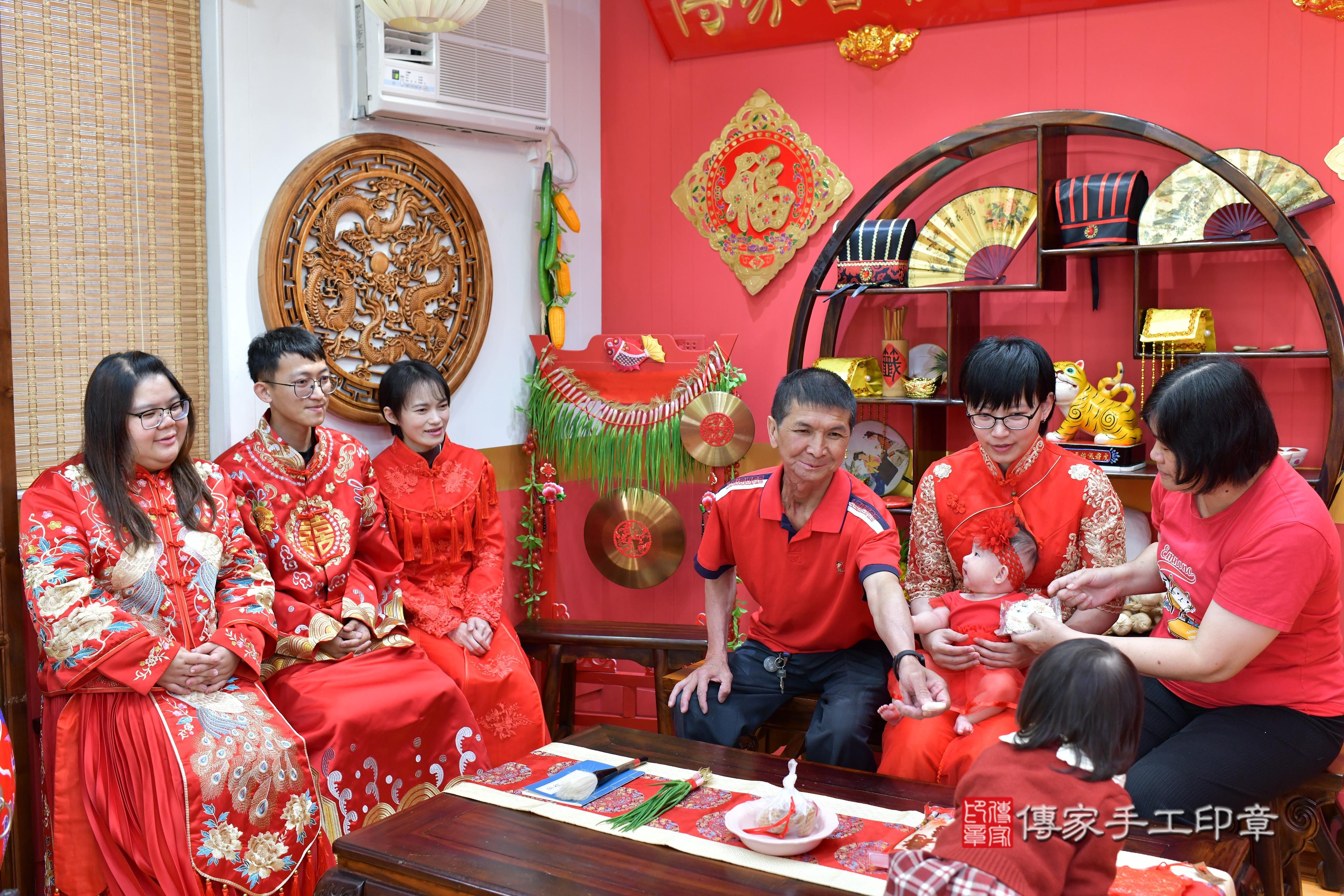 傳家手工印章桃園店、抓周、度脺、美式風會場、傳家嬰兒古禮、吉祥話、抓周道具物品24種、拍照。抓周證書。寶寶抓周、滿周歲、生日快樂、祝福 傳家手工印章桃園店、抓周、度脺、美式風會場、傳家嬰兒古禮、吉祥話、抓周道具物品24種、拍照。抓周證書。寶寶抓周、滿周歲、生日快樂、祝福