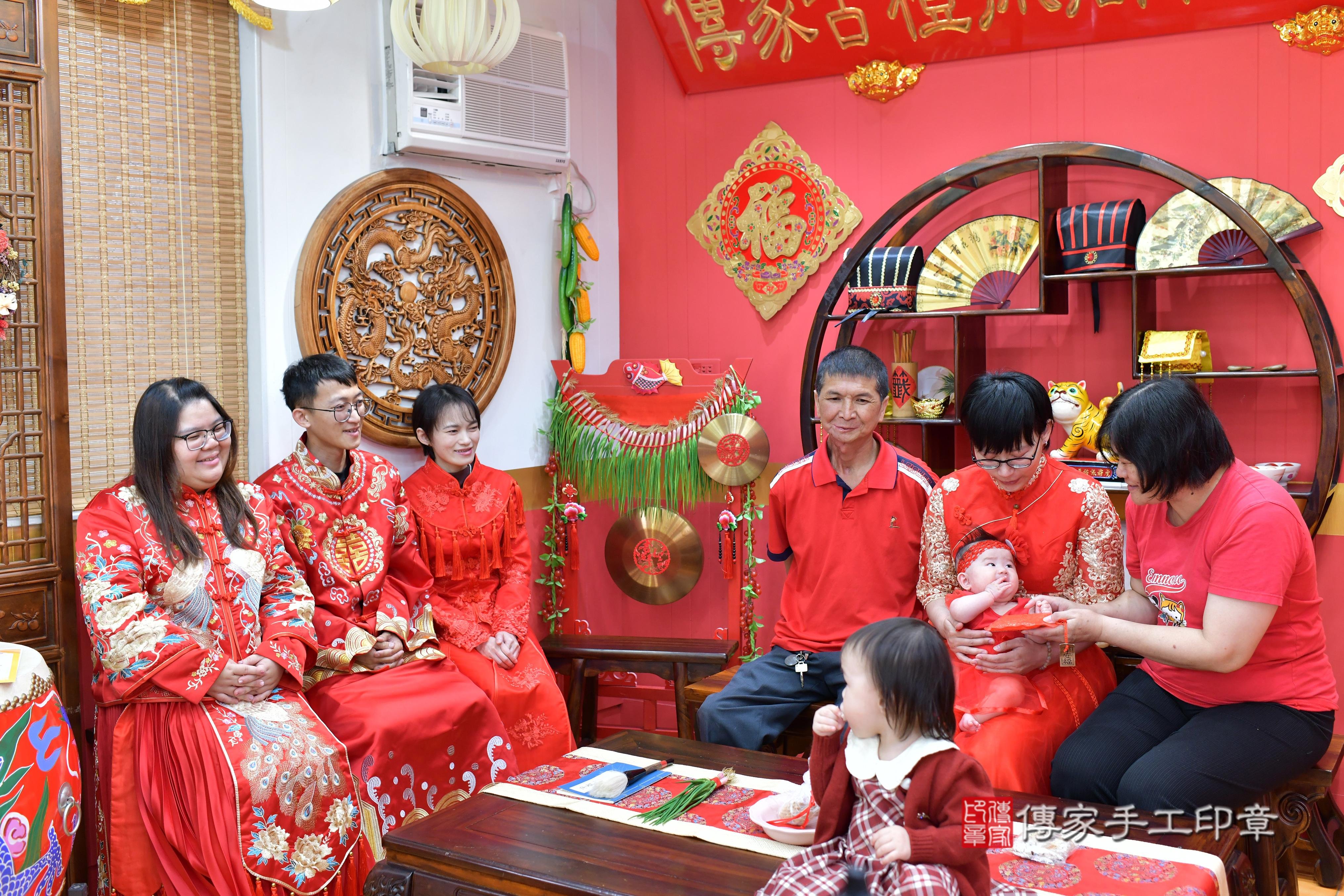 傳家手工印章桃園店、抓周、度脺、美式風會場、傳家嬰兒古禮、吉祥話、抓周道具物品24種、拍照。抓周證書。寶寶抓周、滿周歲、生日快樂、祝福 傳家手工印章桃園店、抓周、度脺、美式風會場、傳家嬰兒古禮、吉祥話、抓周道具物品24種、拍照。抓周證書。寶寶抓周、滿周歲、生日快樂、祝福