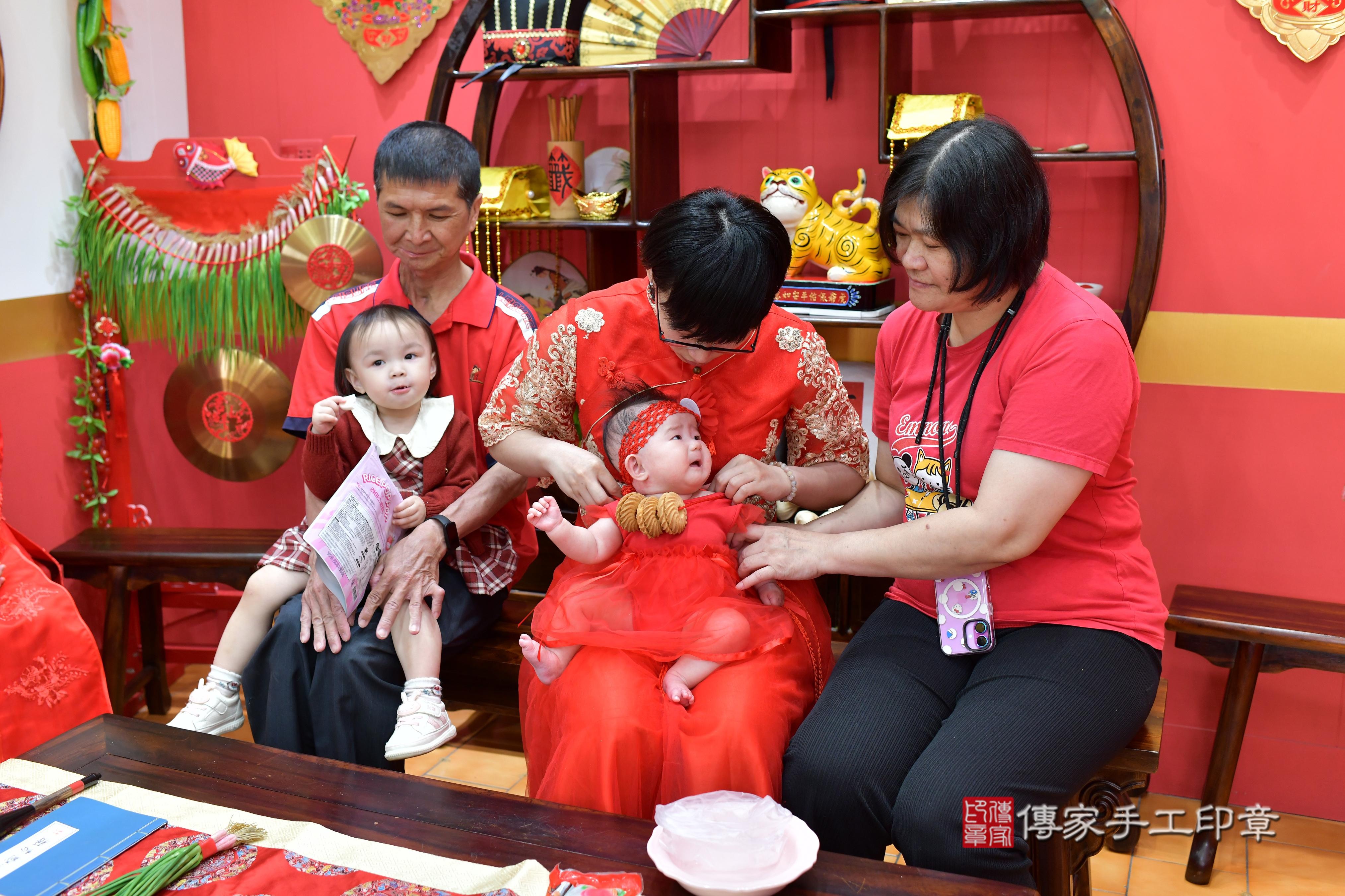 傳家手工印章桃園店、抓周、度脺、美式風會場、傳家嬰兒古禮、吉祥話、抓周道具物品24種、拍照。抓周證書。寶寶抓周、滿周歲、生日快樂、祝福 傳家手工印章桃園店、抓周、度脺、美式風會場、傳家嬰兒古禮、吉祥話、抓周道具物品24種、拍照。抓周證書。寶寶抓周、滿周歲、生日快樂、祝福