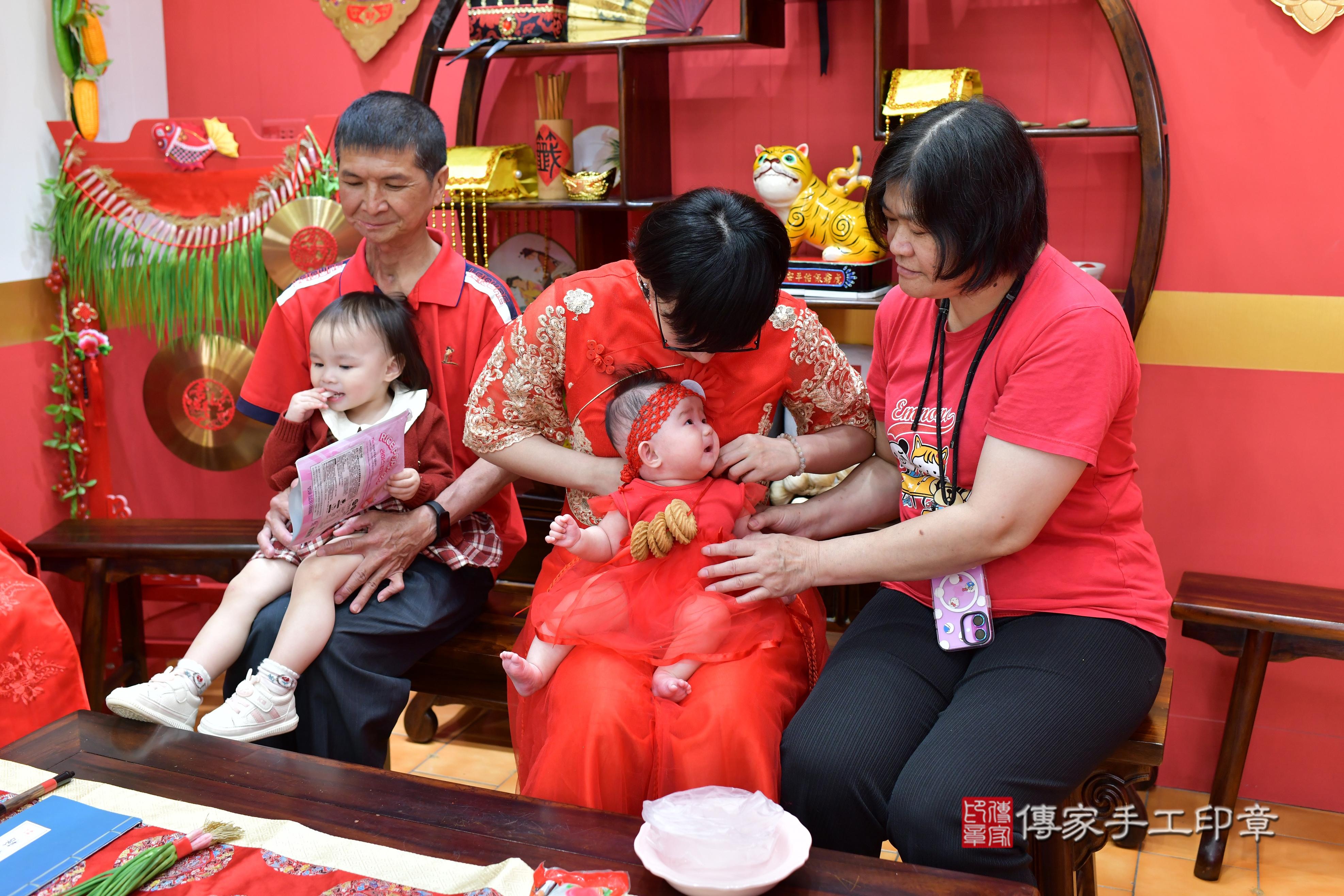傳家手工印章桃園店、抓周、度脺、美式風會場、傳家嬰兒古禮、吉祥話、抓周道具物品24種、拍照。抓周證書。寶寶抓周、滿周歲、生日快樂、祝福 傳家手工印章桃園店、抓周、度脺、美式風會場、傳家嬰兒古禮、吉祥話、抓周道具物品24種、拍照。抓周證書。寶寶抓周、滿周歲、生日快樂、祝福