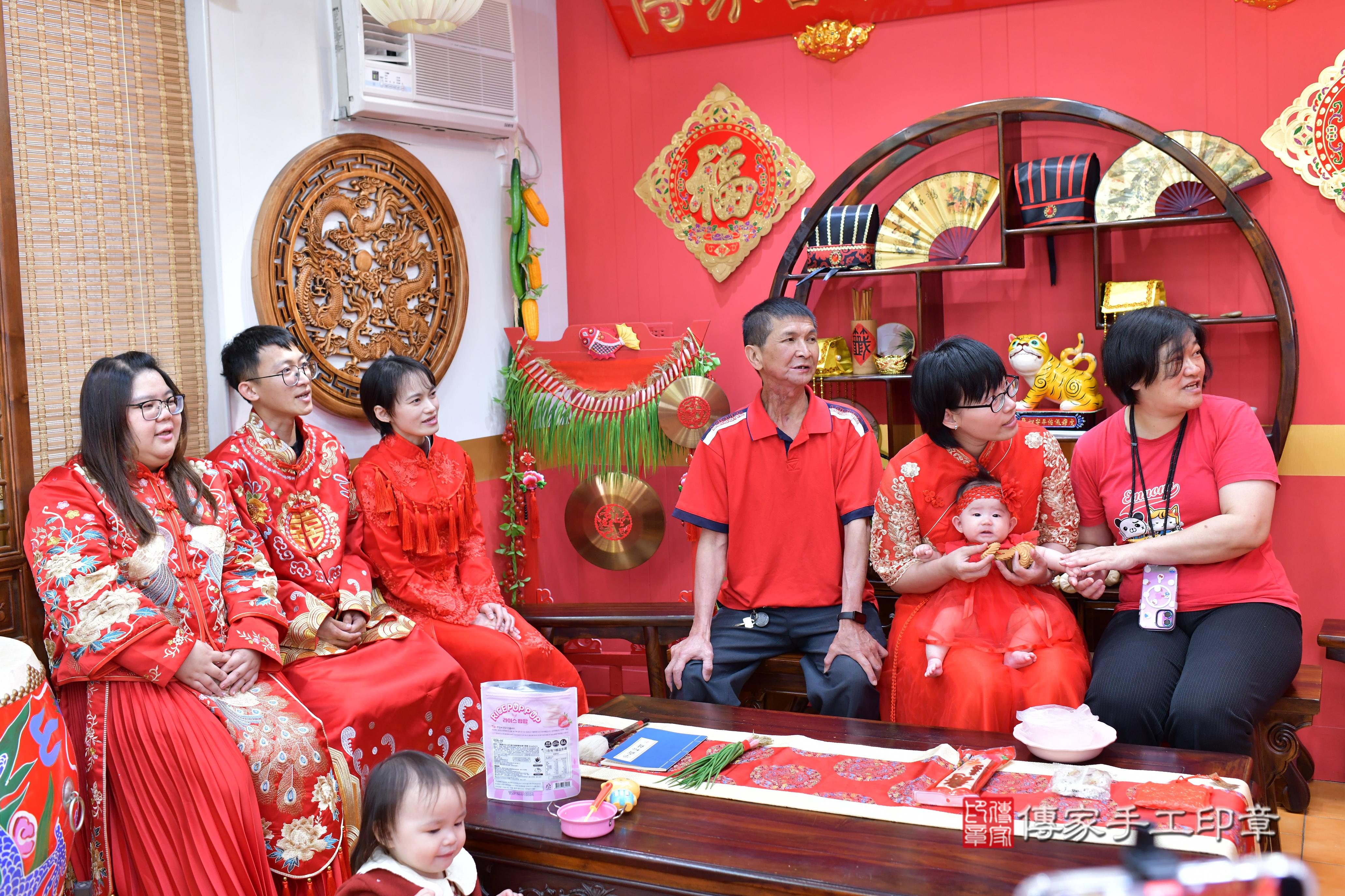 傳家手工印章桃園店、抓周、度脺、美式風會場、傳家嬰兒古禮、吉祥話、抓周道具物品24種、拍照。抓周證書。寶寶抓周、滿周歲、生日快樂、祝福 傳家手工印章桃園店、抓周、度脺、美式風會場、傳家嬰兒古禮、吉祥話、抓周道具物品24種、拍照。抓周證書。寶寶抓周、滿周歲、生日快樂、祝福