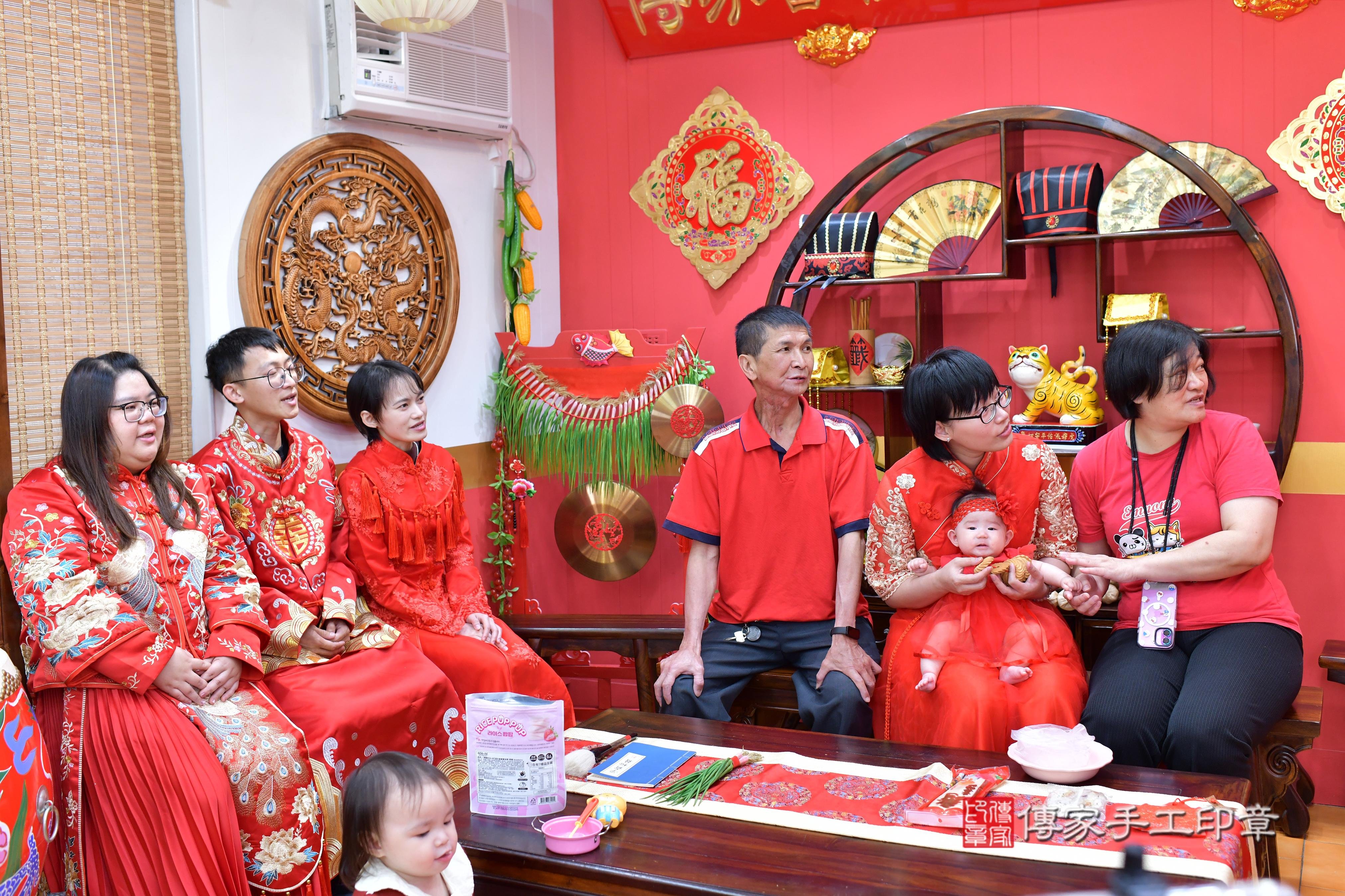 傳家手工印章桃園店、抓周、度脺、美式風會場、傳家嬰兒古禮、吉祥話、抓周道具物品24種、拍照。抓周證書。寶寶抓周、滿周歲、生日快樂、祝福 傳家手工印章桃園店、抓周、度脺、美式風會場、傳家嬰兒古禮、吉祥話、抓周道具物品24種、拍照。抓周證書。寶寶抓周、滿周歲、生日快樂、祝福