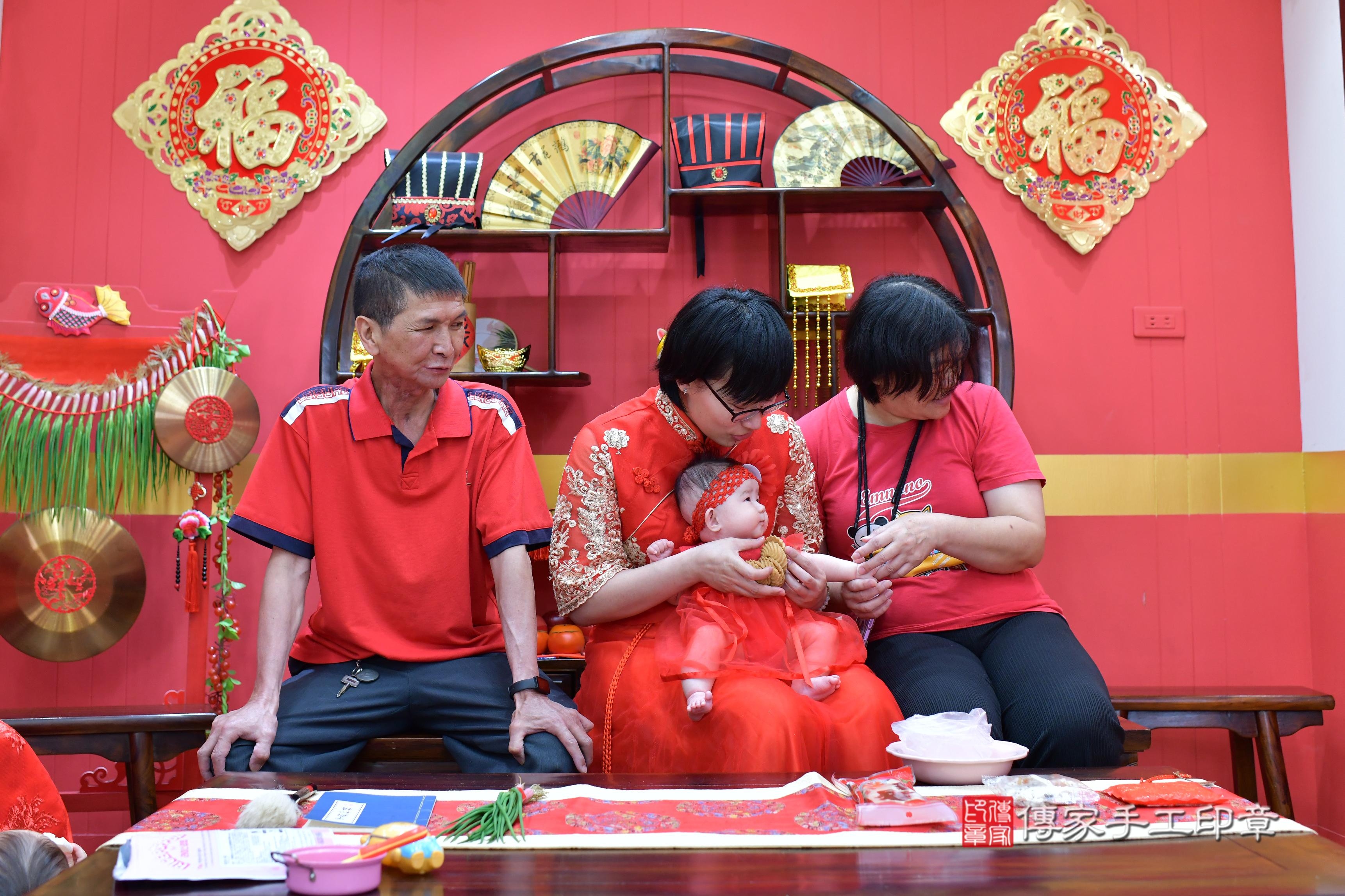 傳家手工印章桃園店、抓周、度脺、美式風會場、傳家嬰兒古禮、吉祥話、抓周道具物品24種、拍照。抓周證書。寶寶抓周、滿周歲、生日快樂、祝福 傳家手工印章桃園店、抓周、度脺、美式風會場、傳家嬰兒古禮、吉祥話、抓周道具物品24種、拍照。抓周證書。寶寶抓周、滿周歲、生日快樂、祝福