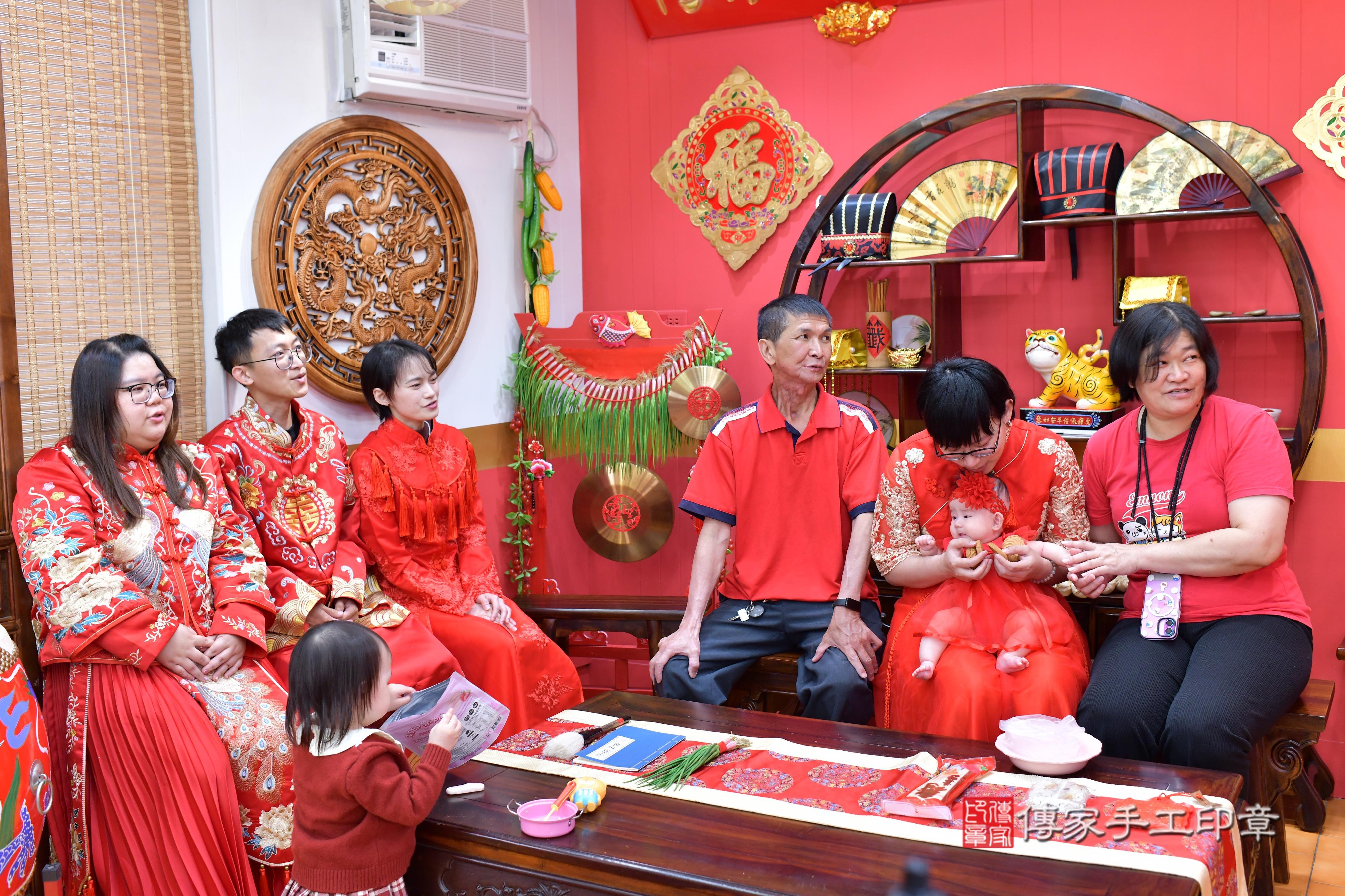 傳家手工印章桃園店、抓周、度脺、美式風會場、傳家嬰兒古禮、吉祥話、抓周道具物品24種、拍照。抓周證書。寶寶抓周、滿周歲、生日快樂、祝福 傳家手工印章桃園店、抓周、度脺、美式風會場、傳家嬰兒古禮、吉祥話、抓周道具物品24種、拍照。抓周證書。寶寶抓周、滿周歲、生日快樂、祝福