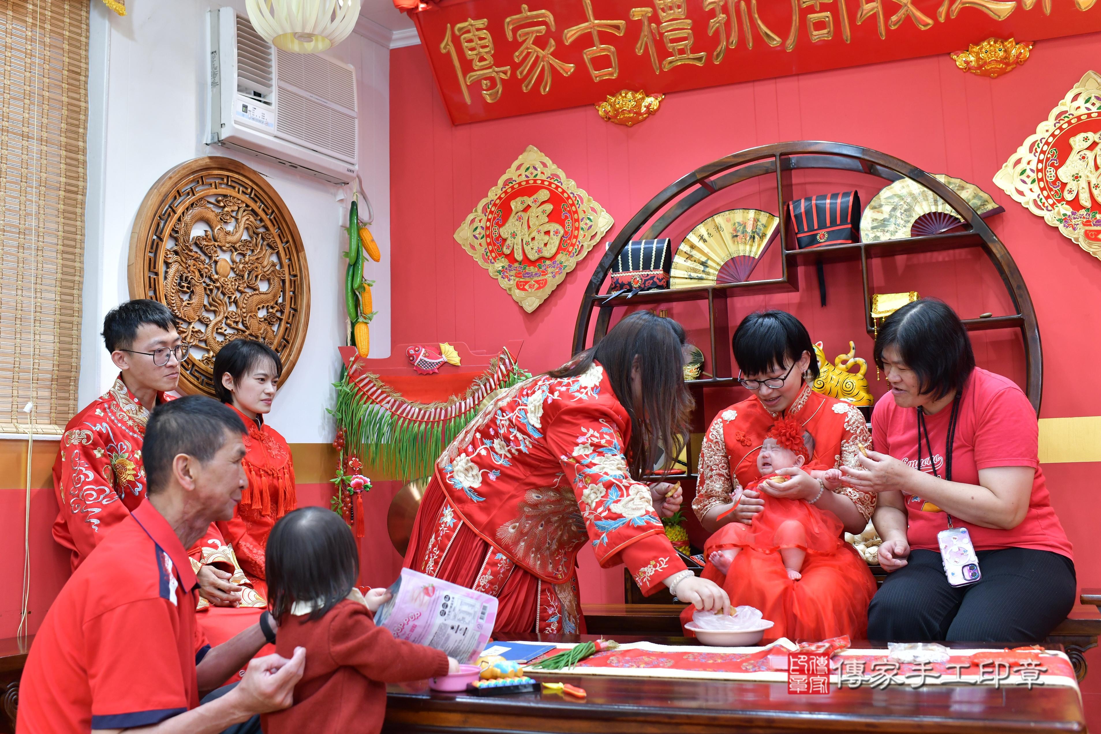 傳家手工印章桃園店、抓周、度脺、美式風會場、傳家嬰兒古禮、吉祥話、抓周道具物品24種、拍照。抓周證書。寶寶抓周、滿周歲、生日快樂、祝福 傳家手工印章桃園店、抓周、度脺、美式風會場、傳家嬰兒古禮、吉祥話、抓周道具物品24種、拍照。抓周證書。寶寶抓周、滿周歲、生日快樂、祝福