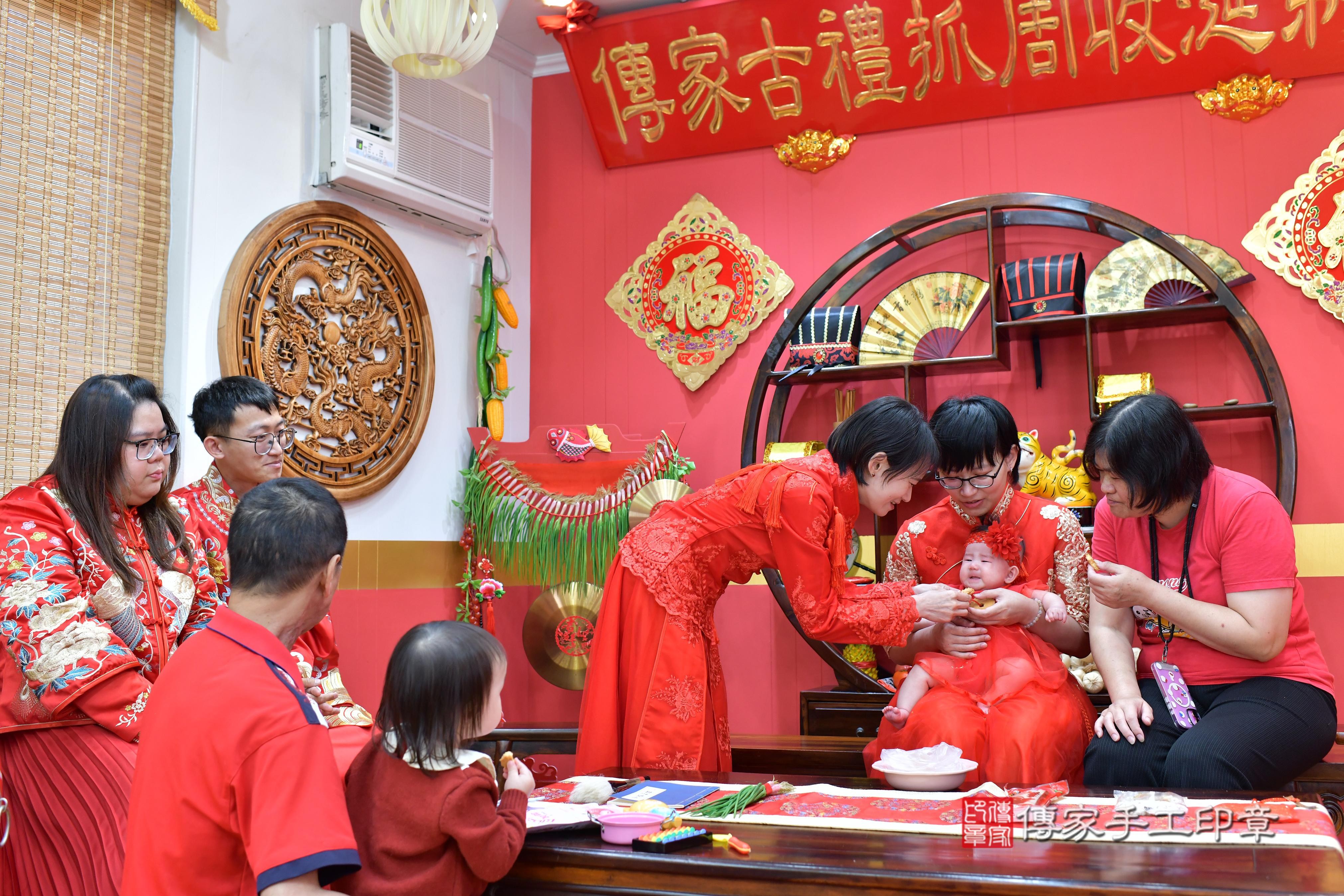 傳家手工印章桃園店、抓周、度脺、美式風會場、傳家嬰兒古禮、吉祥話、抓周道具物品24種、拍照。抓周證書。寶寶抓周、滿周歲、生日快樂、祝福 傳家手工印章桃園店、抓周、度脺、美式風會場、傳家嬰兒古禮、吉祥話、抓周道具物品24種、拍照。抓周證書。寶寶抓周、滿周歲、生日快樂、祝福