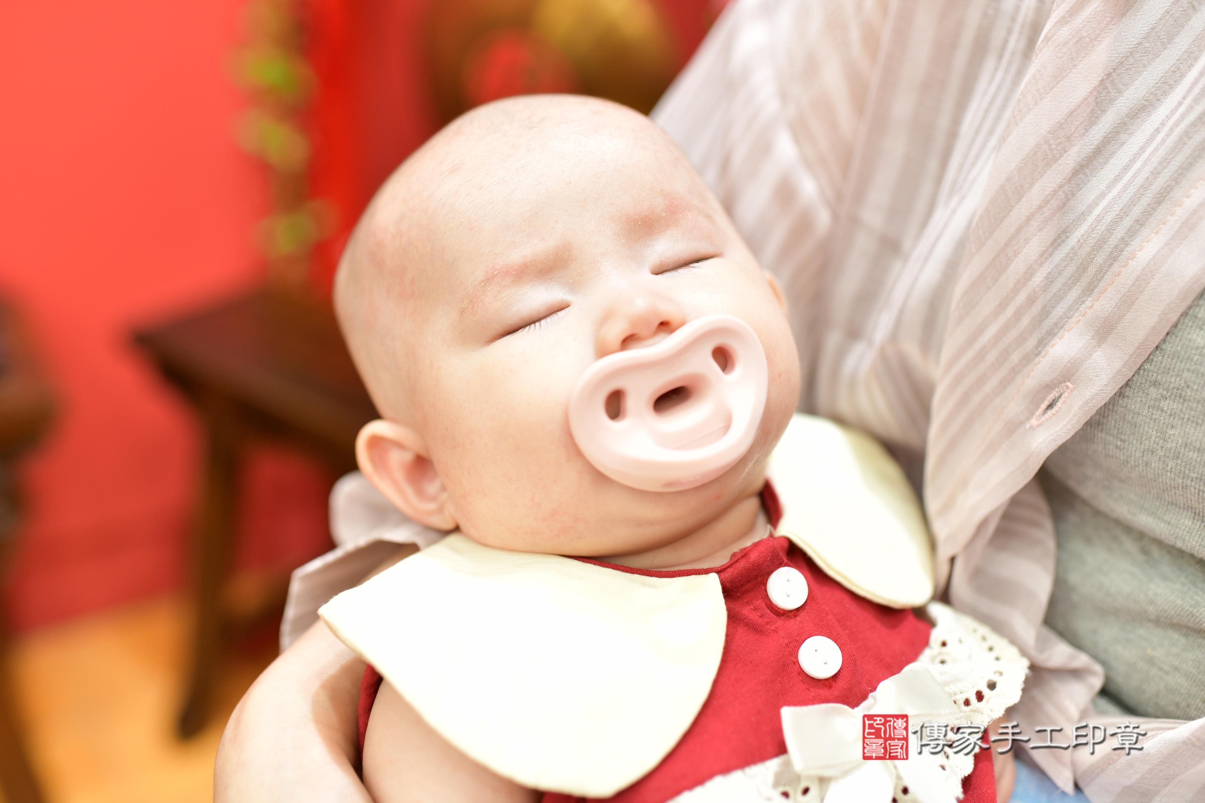 傳家手工印章桃園店、抓周、度脺、美式風會場、傳家嬰兒古禮、吉祥話、抓周道具物品24種、拍照。抓周證書。寶寶抓周、滿周歲、生日快樂、祝福 傳家手工印章桃園店、抓周、度脺、美式風會場、傳家嬰兒古禮、吉祥話、抓周道具物品24種、拍照。抓周證書。寶寶抓周、滿周歲、生日快樂、祝福