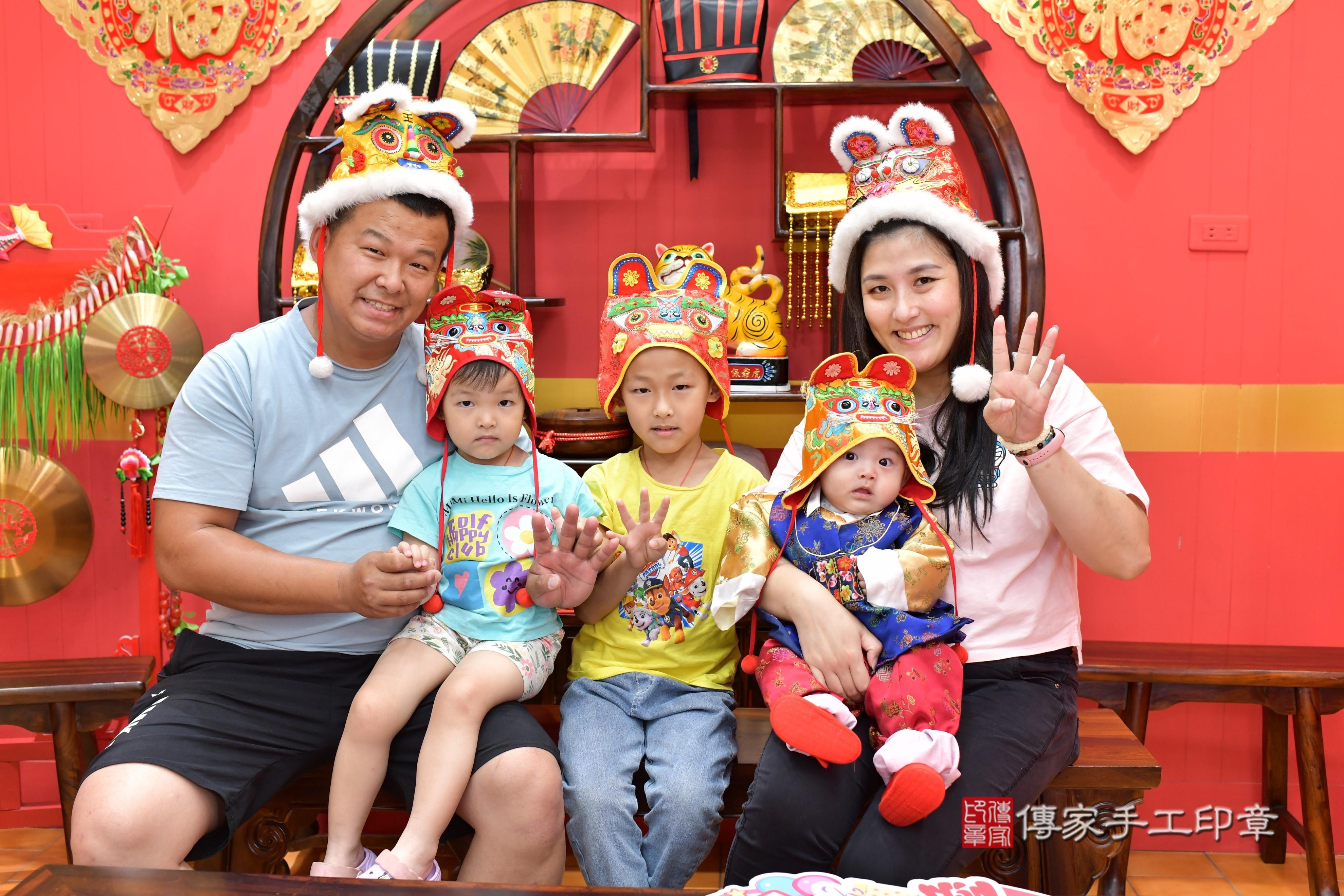 傳家手工印章桃園店、抓周、度脺、美式風會場、傳家嬰兒古禮、吉祥話、抓周道具物品24種、拍照。抓周證書。寶寶抓周、滿周歲、生日快樂、祝福 傳家手工印章桃園店、抓周、度脺、美式風會場、傳家嬰兒古禮、吉祥話、抓周道具物品24種、拍照。抓周證書。寶寶抓周、滿周歲、生日快樂、祝福