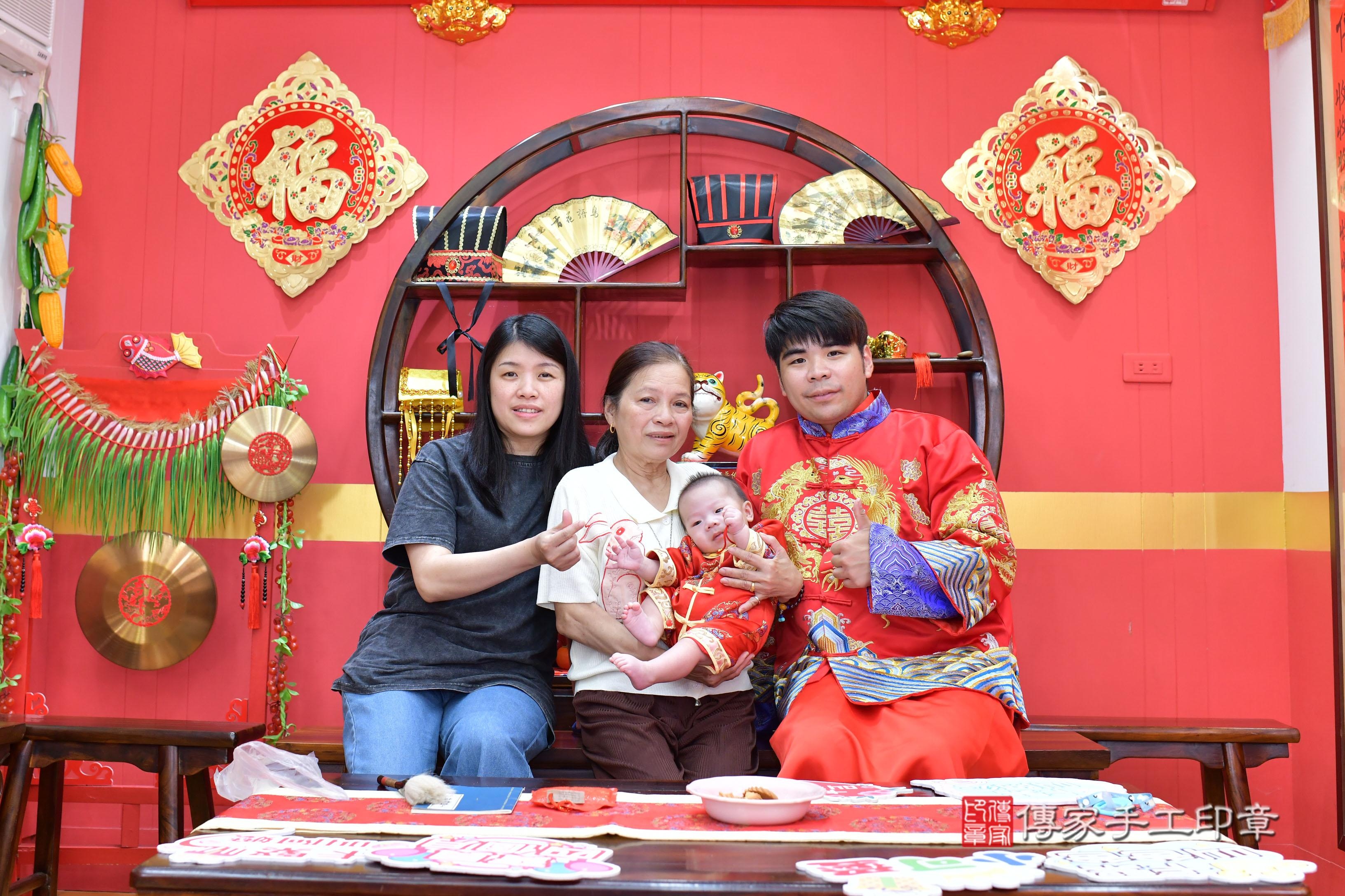 傳家手工印章桃園店、抓周、度脺、美式風會場、傳家嬰兒古禮、吉祥話、抓周道具物品24種、拍照。抓周證書。寶寶抓周、滿周歲、生日快樂、祝福 傳家手工印章桃園店、抓周、度脺、美式風會場、傳家嬰兒古禮、吉祥話、抓周道具物品24種、拍照。抓周證書。寶寶抓周、滿周歲、生日快樂、祝福