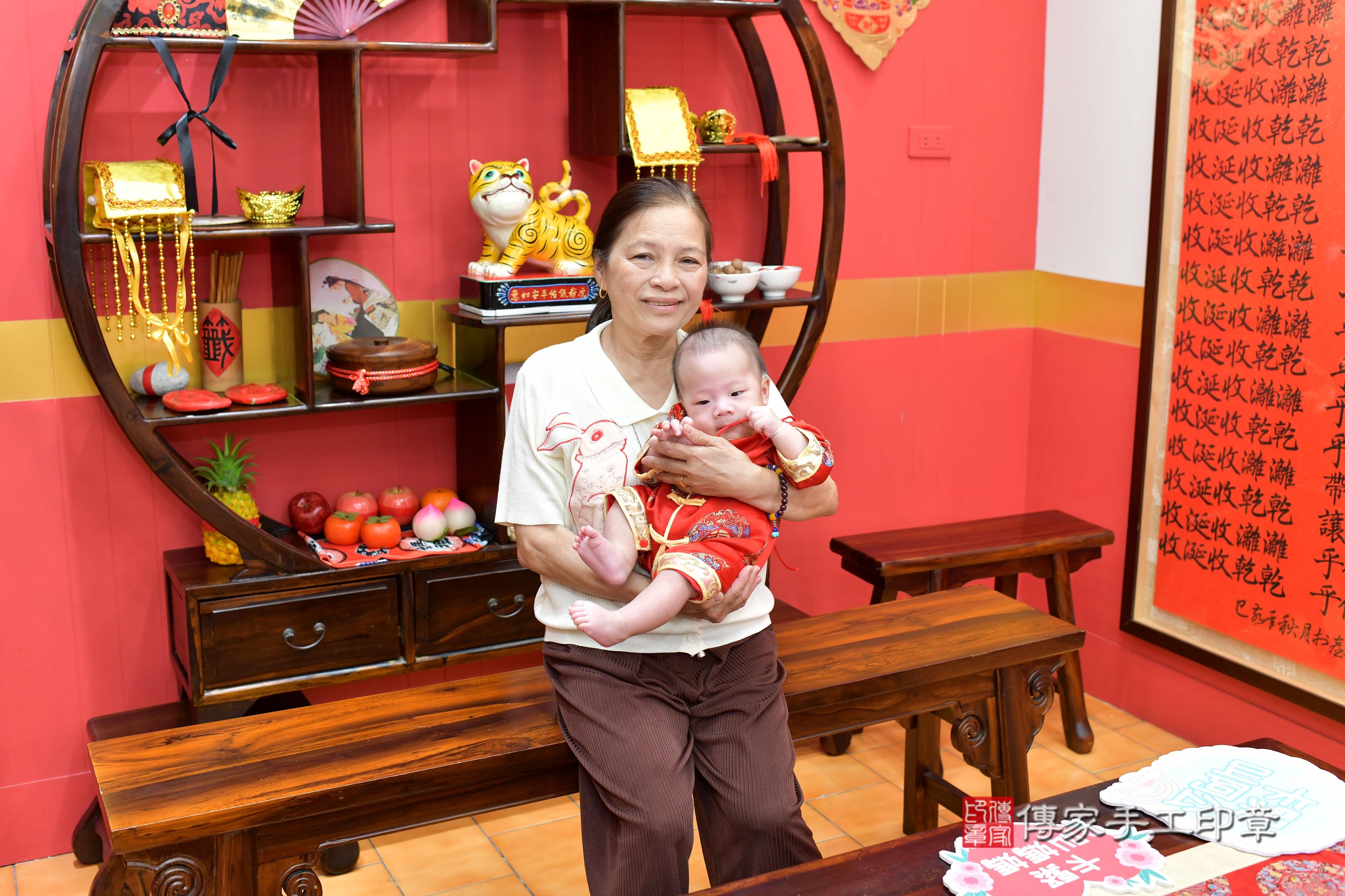 傳家手工印章桃園店、抓周、度脺、美式風會場、傳家嬰兒古禮、吉祥話、抓周道具物品24種、拍照。抓周證書。寶寶抓周、滿周歲、生日快樂、祝福 傳家手工印章桃園店、抓周、度脺、美式風會場、傳家嬰兒古禮、吉祥話、抓周道具物品24種、拍照。抓周證書。寶寶抓周、滿周歲、生日快樂、祝福