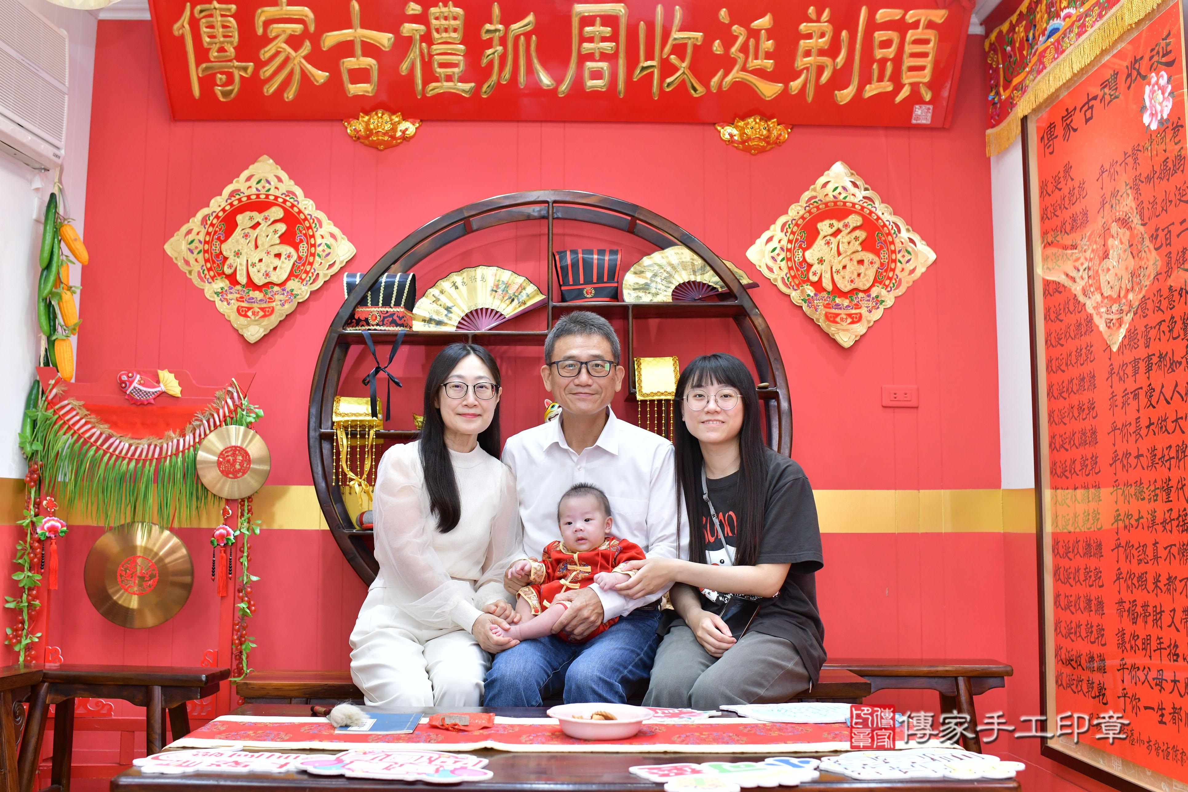 傳家手工印章桃園店、抓周、度脺、美式風會場、傳家嬰兒古禮、吉祥話、抓周道具物品24種、拍照。抓周證書。寶寶抓周、滿周歲、生日快樂、祝福 傳家手工印章桃園店、抓周、度脺、美式風會場、傳家嬰兒古禮、吉祥話、抓周道具物品24種、拍照。抓周證書。寶寶抓周、滿周歲、生日快樂、祝福