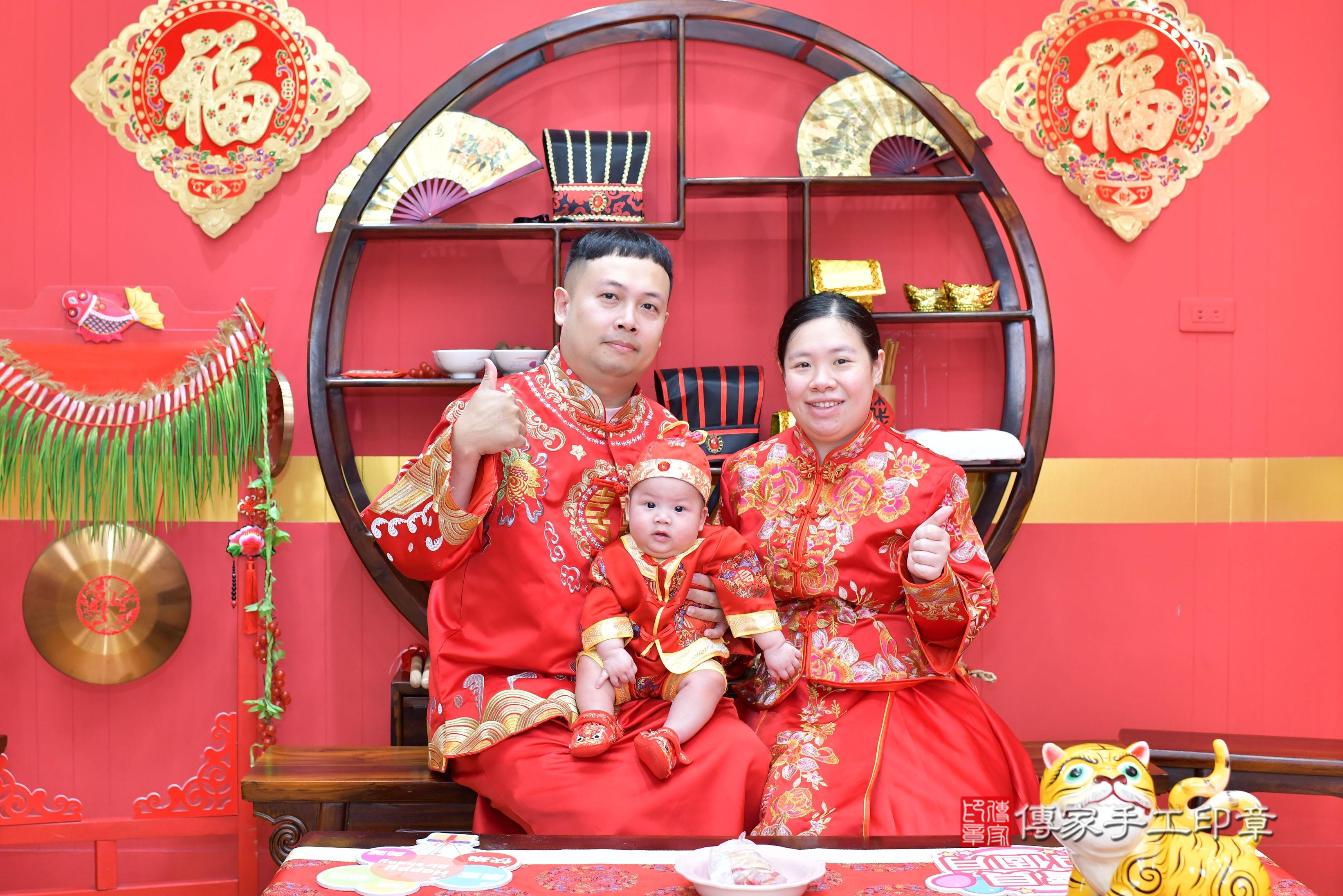 傳家手工印章桃園店、抓周、度脺、美式風會場、傳家嬰兒古禮、吉祥話、抓周道具物品24種、拍照。抓周證書。寶寶抓周、滿周歲、生日快樂、祝福 傳家手工印章桃園店、抓周、度脺、美式風會場、傳家嬰兒古禮、吉祥話、抓周道具物品24種、拍照。抓周證書。寶寶抓周、滿周歲、生日快樂、祝福