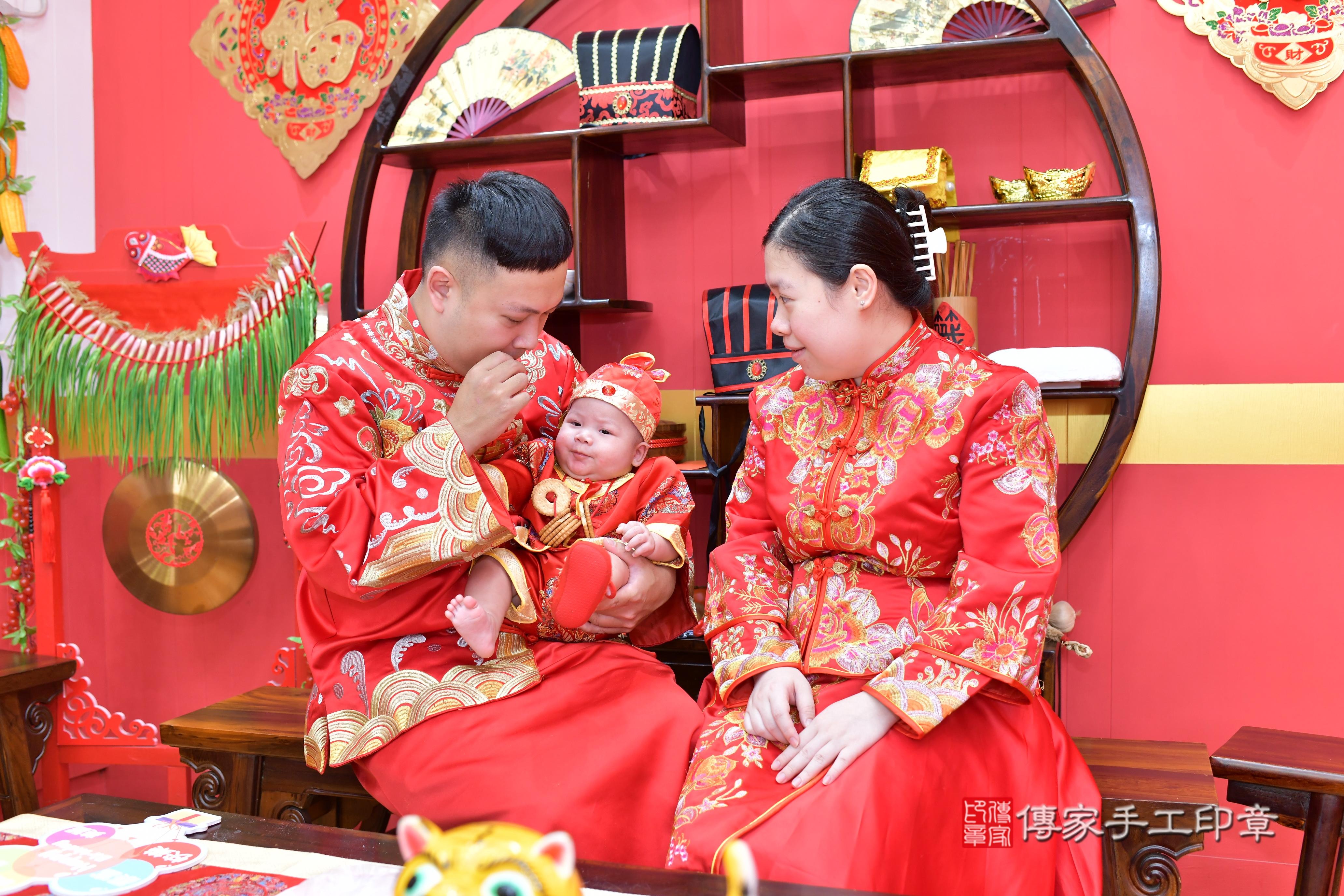 傳家手工印章桃園店、抓周、度脺、美式風會場、傳家嬰兒古禮、吉祥話、抓周道具物品24種、拍照。抓周證書。寶寶抓周、滿周歲、生日快樂、祝福 傳家手工印章桃園店、抓周、度脺、美式風會場、傳家嬰兒古禮、吉祥話、抓周道具物品24種、拍照。抓周證書。寶寶抓周、滿周歲、生日快樂、祝福