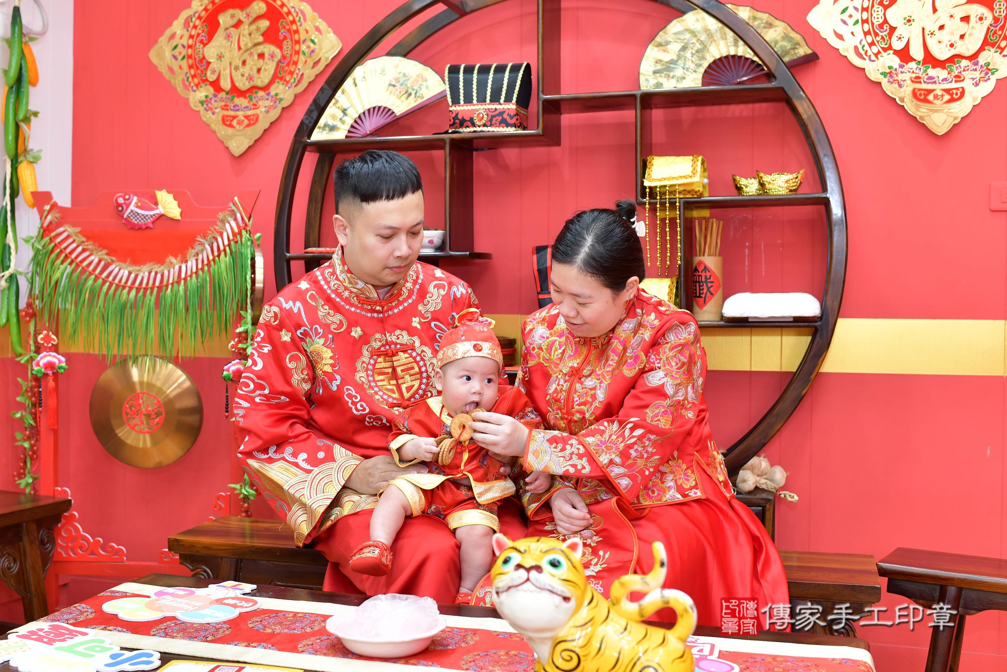 傳家手工印章桃園店、抓周、度脺、美式風會場、傳家嬰兒古禮、吉祥話、抓周道具物品24種、拍照。抓周證書。寶寶抓周、滿周歲、生日快樂、祝福 傳家手工印章桃園店、抓周、度脺、美式風會場、傳家嬰兒古禮、吉祥話、抓周道具物品24種、拍照。抓周證書。寶寶抓周、滿周歲、生日快樂、祝福