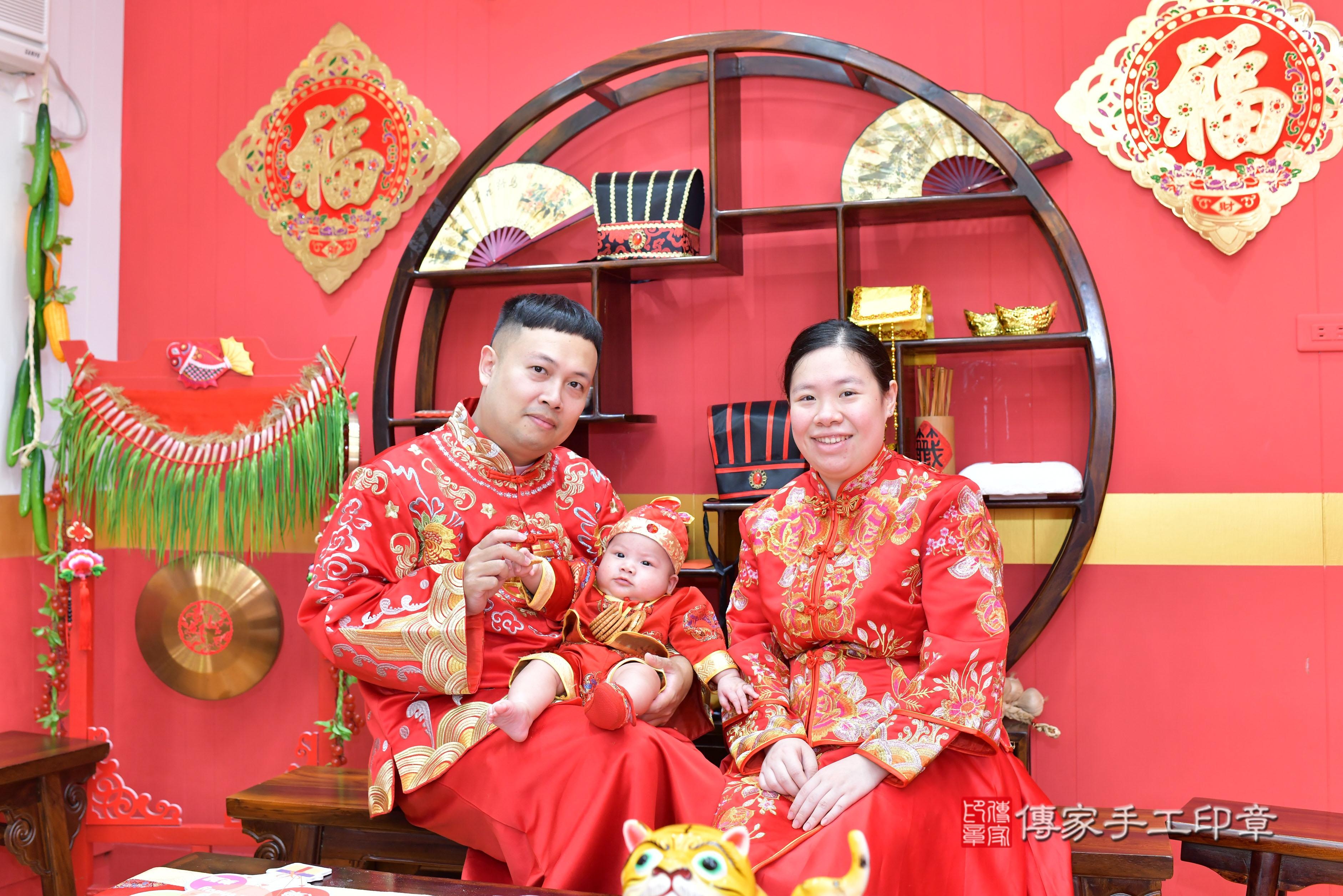 傳家手工印章桃園店、抓周、度脺、美式風會場、傳家嬰兒古禮、吉祥話、抓周道具物品24種、拍照。抓周證書。寶寶抓周、滿周歲、生日快樂、祝福 傳家手工印章桃園店、抓周、度脺、美式風會場、傳家嬰兒古禮、吉祥話、抓周道具物品24種、拍照。抓周證書。寶寶抓周、滿周歲、生日快樂、祝福