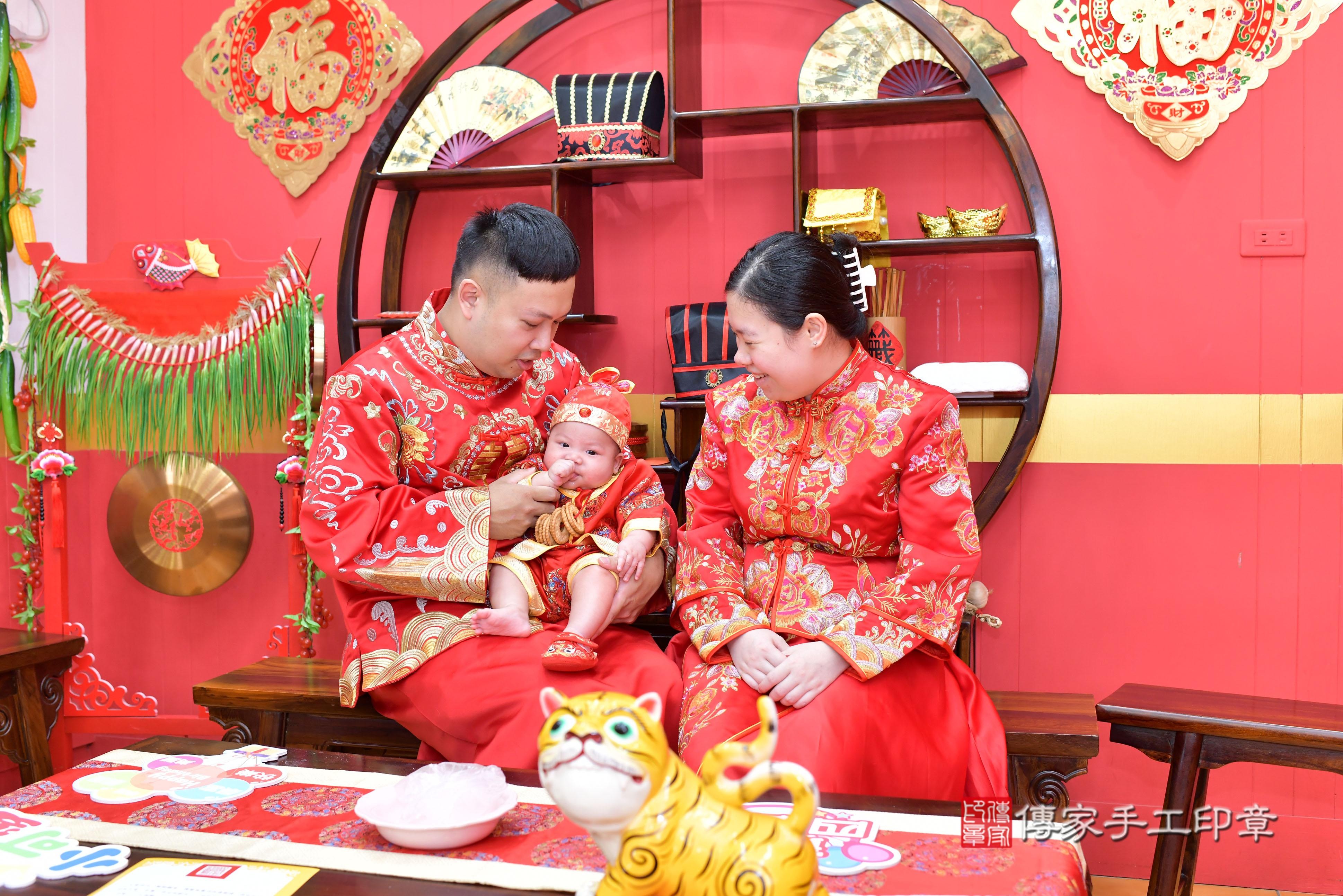 傳家手工印章桃園店、抓周、度脺、美式風會場、傳家嬰兒古禮、吉祥話、抓周道具物品24種、拍照。抓周證書。寶寶抓周、滿周歲、生日快樂、祝福 傳家手工印章桃園店、抓周、度脺、美式風會場、傳家嬰兒古禮、吉祥話、抓周道具物品24種、拍照。抓周證書。寶寶抓周、滿周歲、生日快樂、祝福