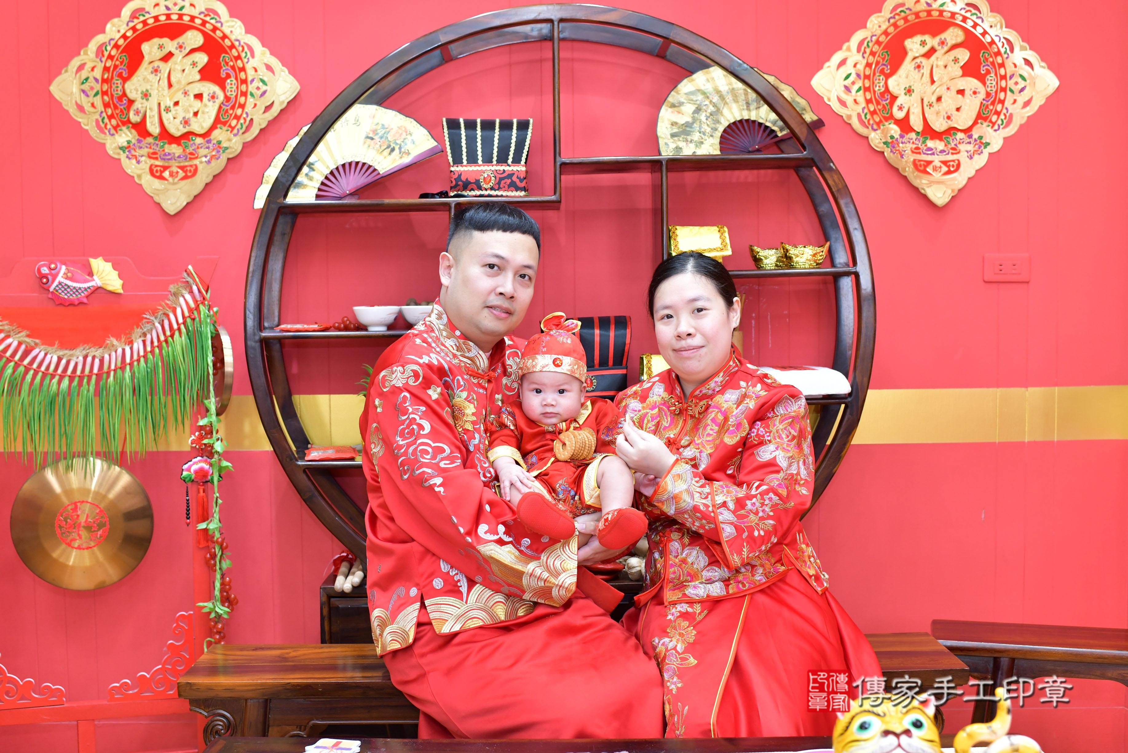 傳家手工印章桃園店、抓周、度脺、美式風會場、傳家嬰兒古禮、吉祥話、抓周道具物品24種、拍照。抓周證書。寶寶抓周、滿周歲、生日快樂、祝福 傳家手工印章桃園店、抓周、度脺、美式風會場、傳家嬰兒古禮、吉祥話、抓周道具物品24種、拍照。抓周證書。寶寶抓周、滿周歲、生日快樂、祝福