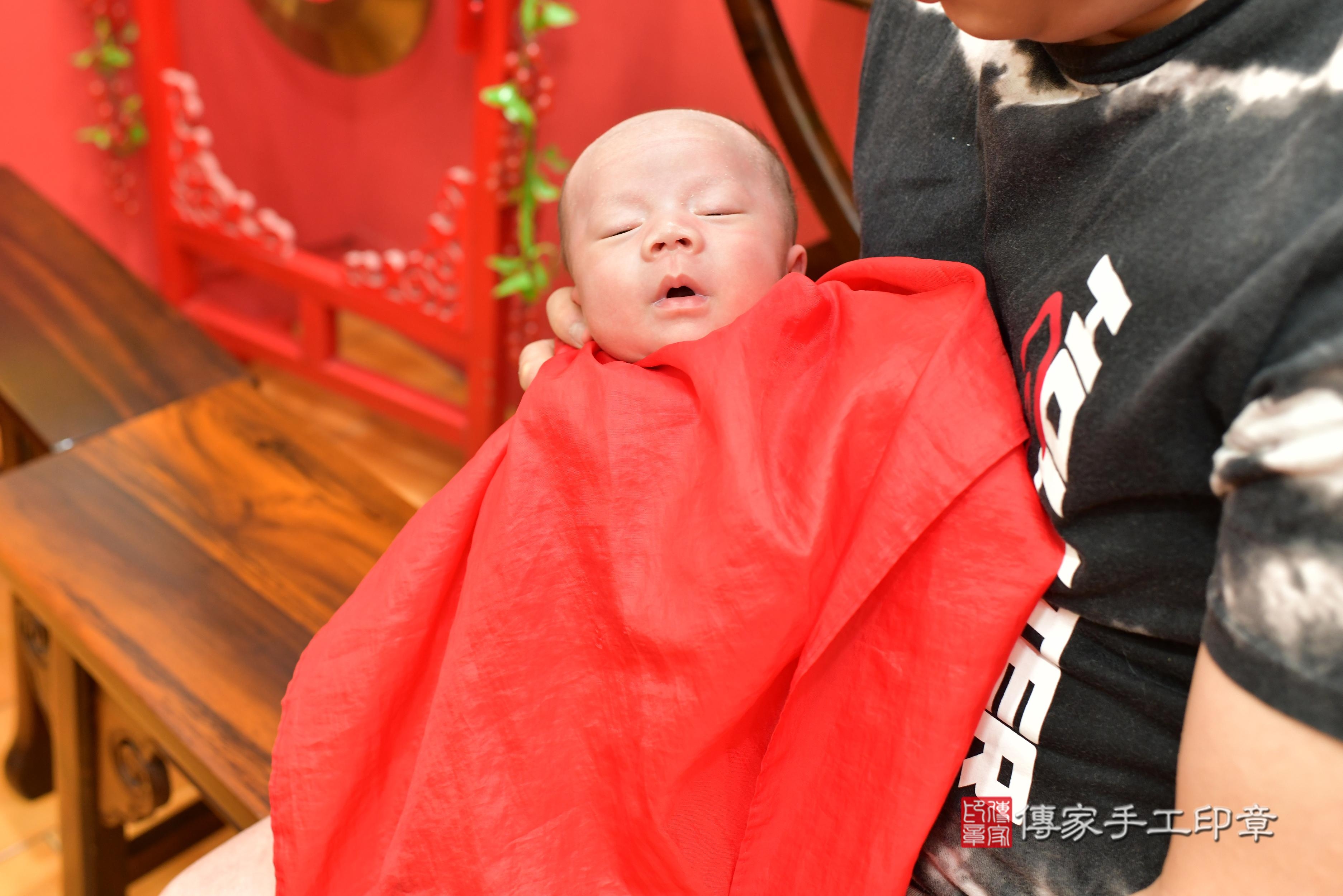 傳家手工印章桃園店、抓周、度脺、美式風會場、傳家嬰兒古禮、吉祥話、抓周道具物品24種、拍照。抓周證書。寶寶抓周、滿周歲、生日快樂、祝福