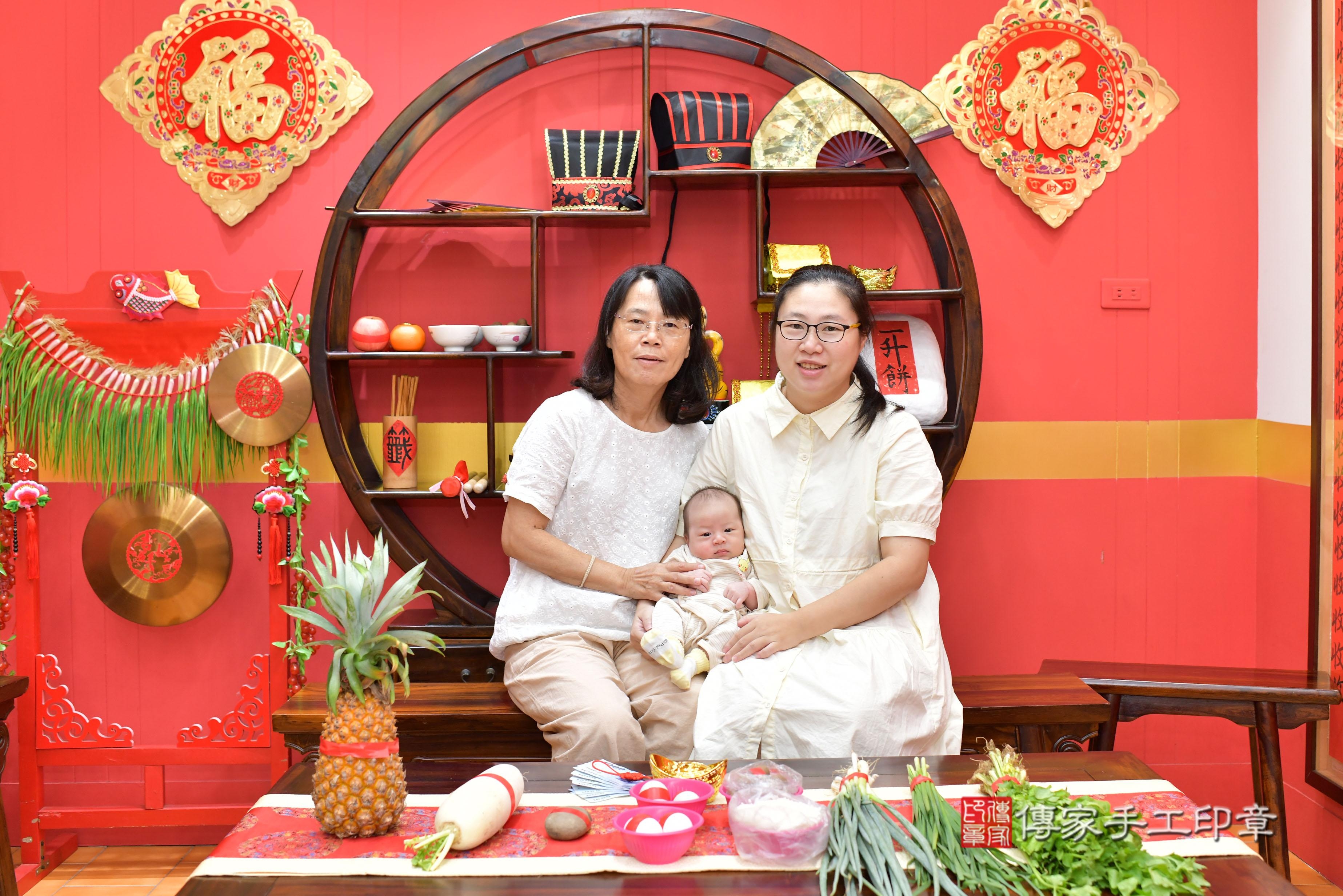 傳家手工印章桃園店、抓周、度脺、美式風會場、傳家嬰兒古禮、吉祥話、抓周道具物品24種、拍照。抓周證書。寶寶抓周、滿周歲、生日快樂、祝福 傳家手工印章桃園店、抓周、度脺、美式風會場、傳家嬰兒古禮、吉祥話、抓周道具物品24種、拍照。抓周證書。寶寶抓周、滿周歲、生日快樂、祝福