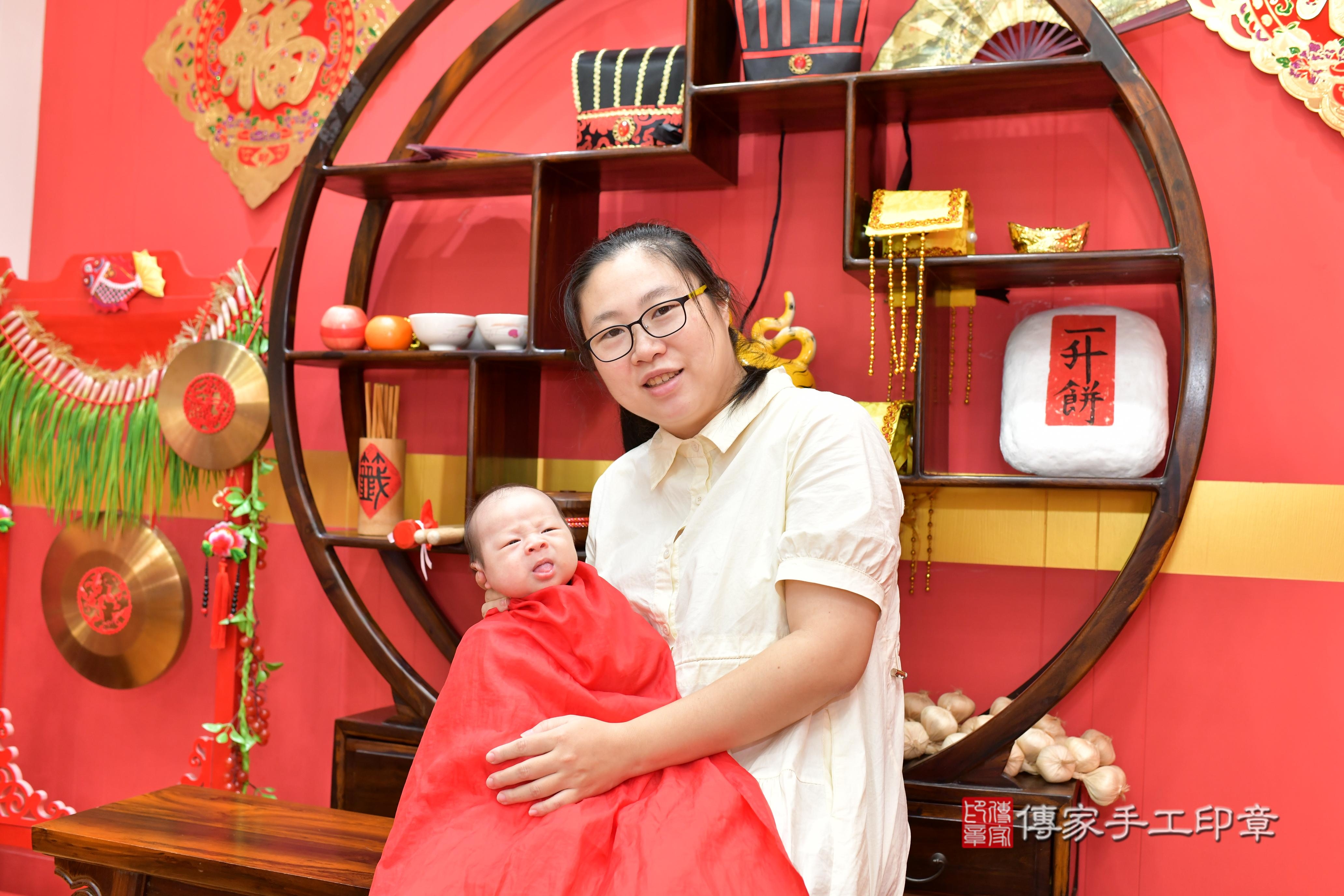 傳家手工印章桃園店、抓周、度脺、美式風會場、傳家嬰兒古禮、吉祥話、抓周道具物品24種、拍照。抓周證書。寶寶抓周、滿周歲、生日快樂、祝福 傳家手工印章桃園店、抓周、度脺、美式風會場、傳家嬰兒古禮、吉祥話、抓周道具物品24種、拍照。抓周證書。寶寶抓周、滿周歲、生日快樂、祝福