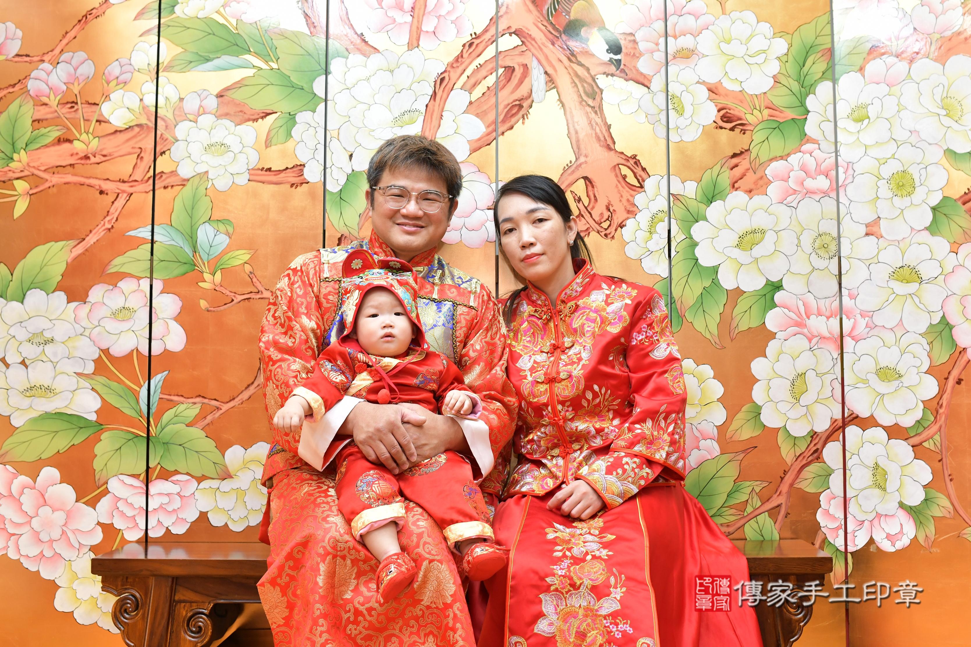 傳家手工印章桃園店、抓周、度脺、美式風會場、傳家嬰兒古禮、吉祥話、抓周道具物品24種、拍照。抓周證書。寶寶抓周、滿周歲、生日快樂、祝福 傳家手工印章桃園店、抓周、度脺、美式風會場、傳家嬰兒古禮、吉祥話、抓周道具物品24種、拍照。抓周證書。寶寶抓周、滿周歲、生日快樂、祝福