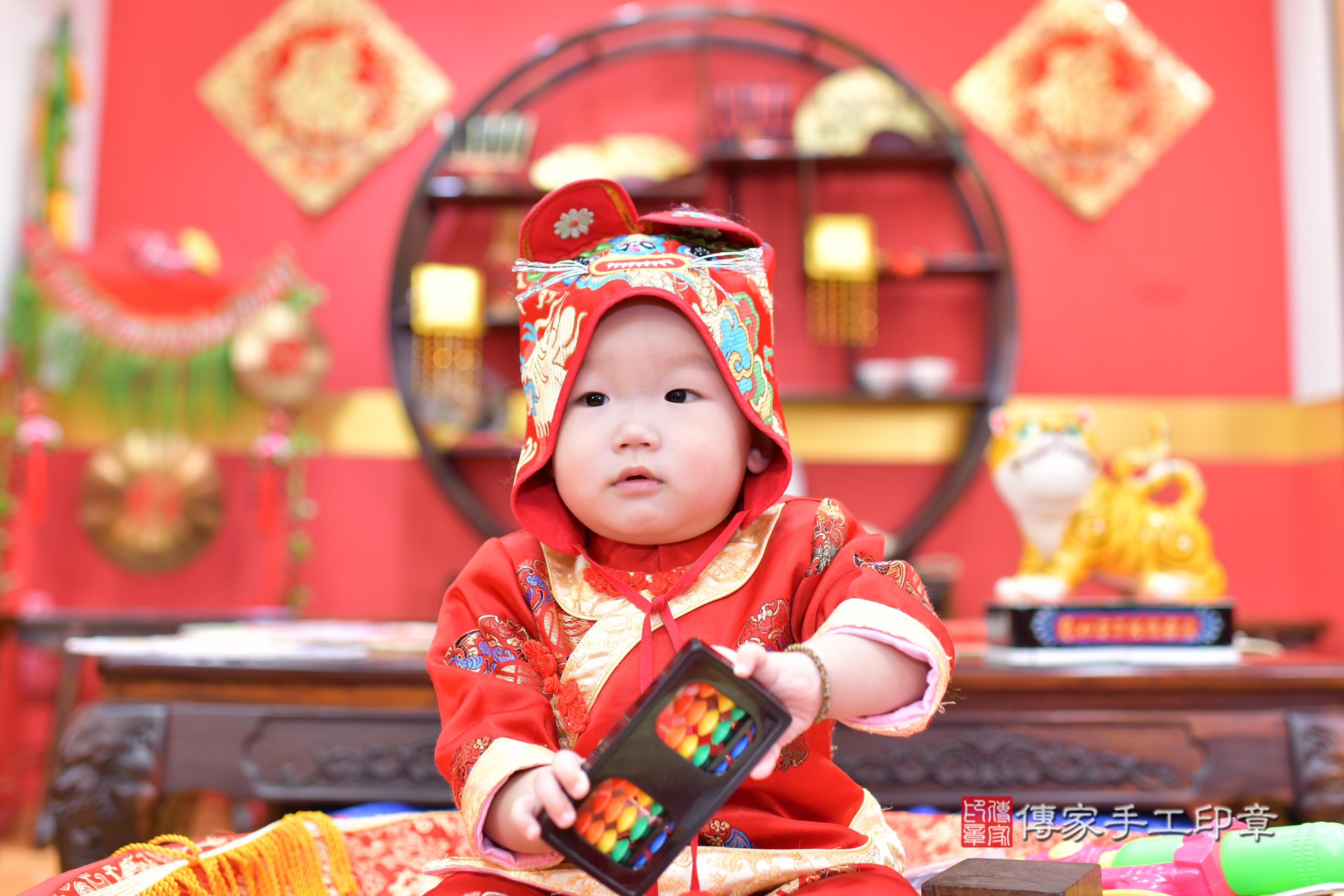 傳家手工印章桃園店、抓周、度脺、美式風會場、傳家嬰兒古禮、吉祥話、抓周道具物品24種、拍照。抓周證書。寶寶抓周、滿周歲、生日快樂、祝福 傳家手工印章桃園店、抓周、度脺、美式風會場、傳家嬰兒古禮、吉祥話、抓周道具物品24種、拍照。抓周證書。寶寶抓周、滿周歲、生日快樂、祝福