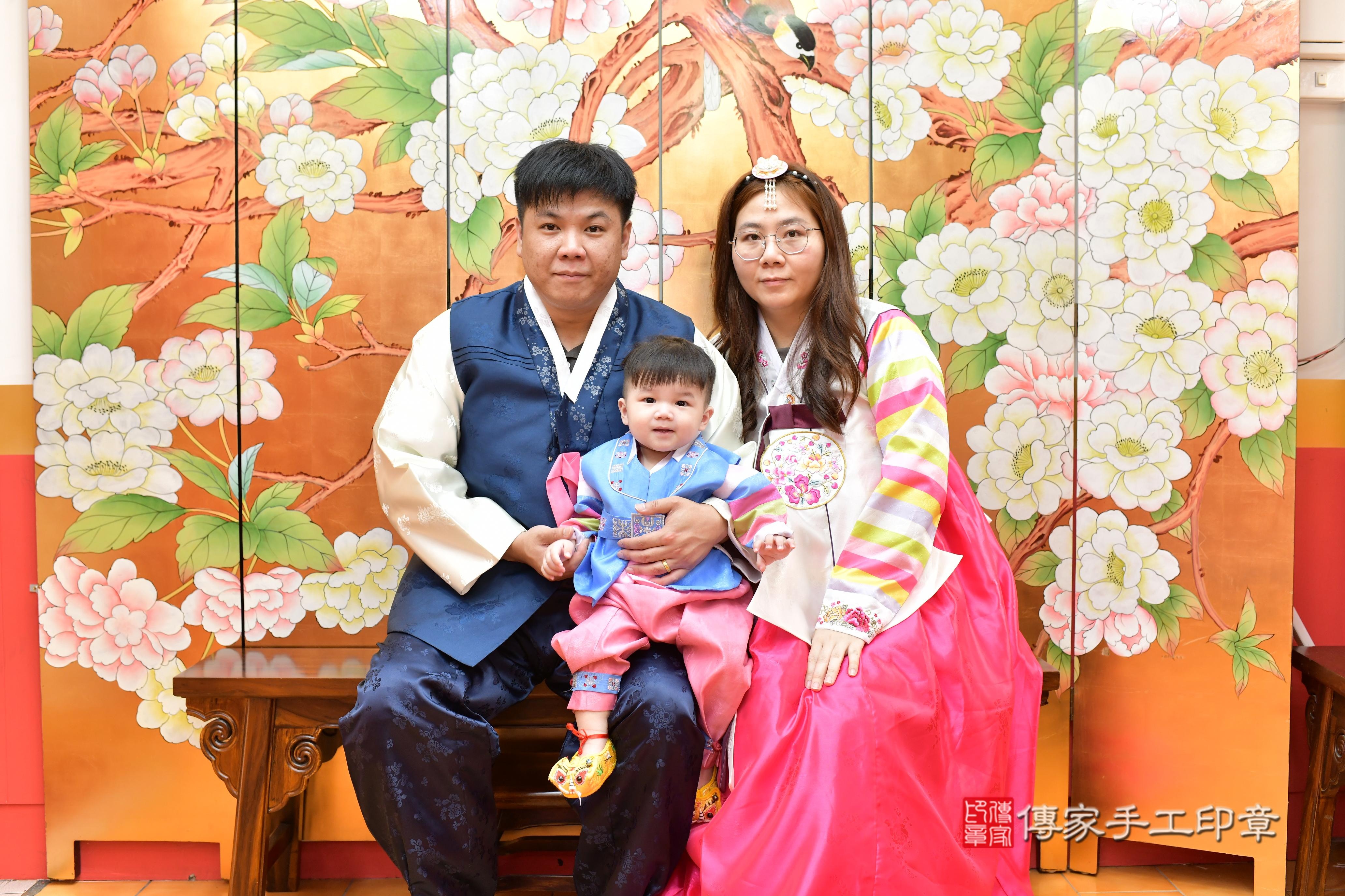 傳家手工印章桃園店、抓周、度脺、美式風會場、傳家嬰兒古禮、吉祥話、抓周道具物品24種、拍照。抓周證書。寶寶抓周、滿周歲、生日快樂、祝福 傳家手工印章桃園店、抓周、度脺、美式風會場、傳家嬰兒古禮、吉祥話、抓周道具物品24種、拍照。抓周證書。寶寶抓周、滿周歲、生日快樂、祝福