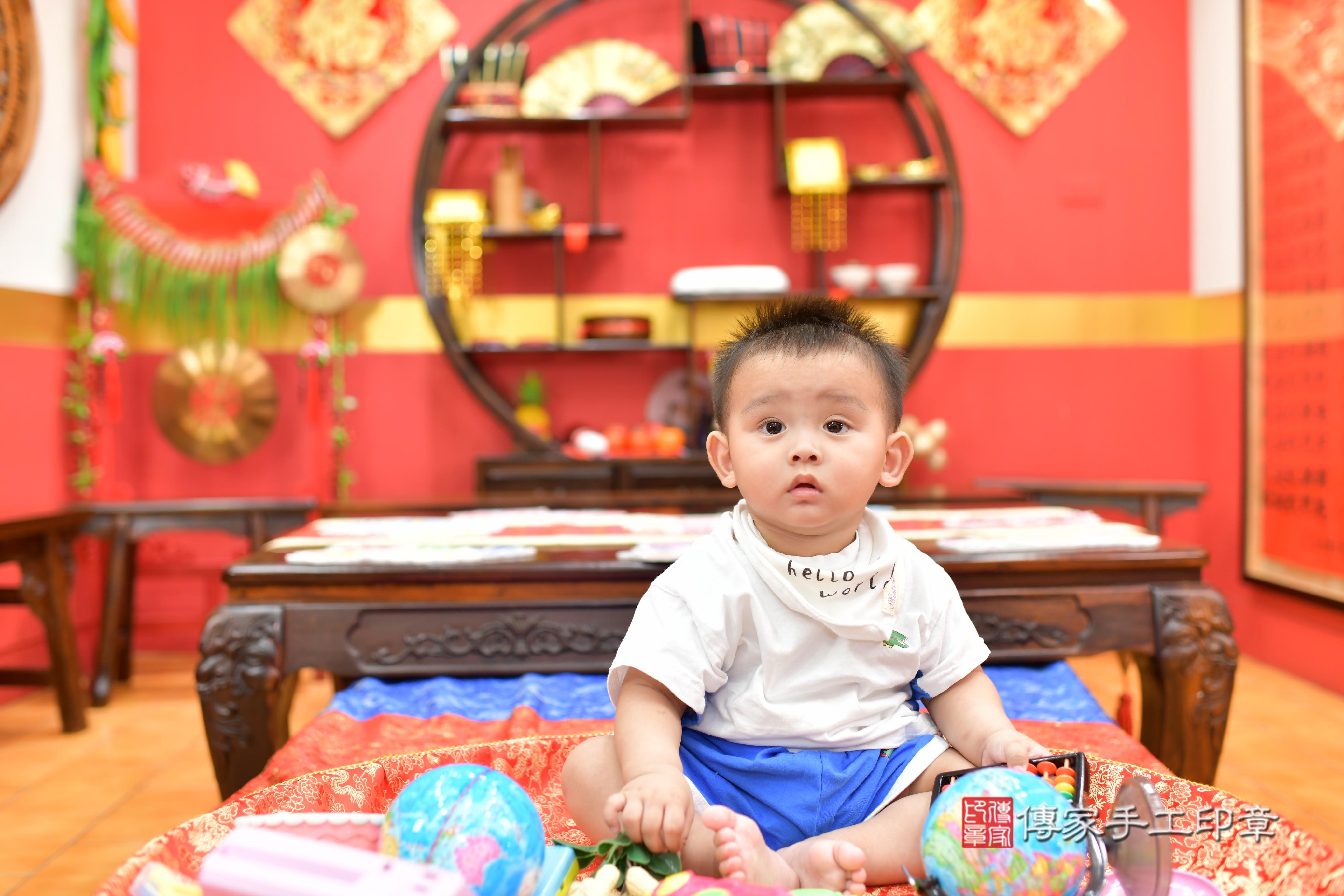 傳家手工印章桃園店、抓周、度脺、美式風會場、傳家嬰兒古禮、吉祥話、抓周道具物品24種、拍照。抓周證書。寶寶抓周、滿周歲、生日快樂、祝福 傳家手工印章桃園店、抓周、度脺、美式風會場、傳家嬰兒古禮、吉祥話、抓周道具物品24種、拍照。抓周證書。寶寶抓周、滿周歲、生日快樂、祝福