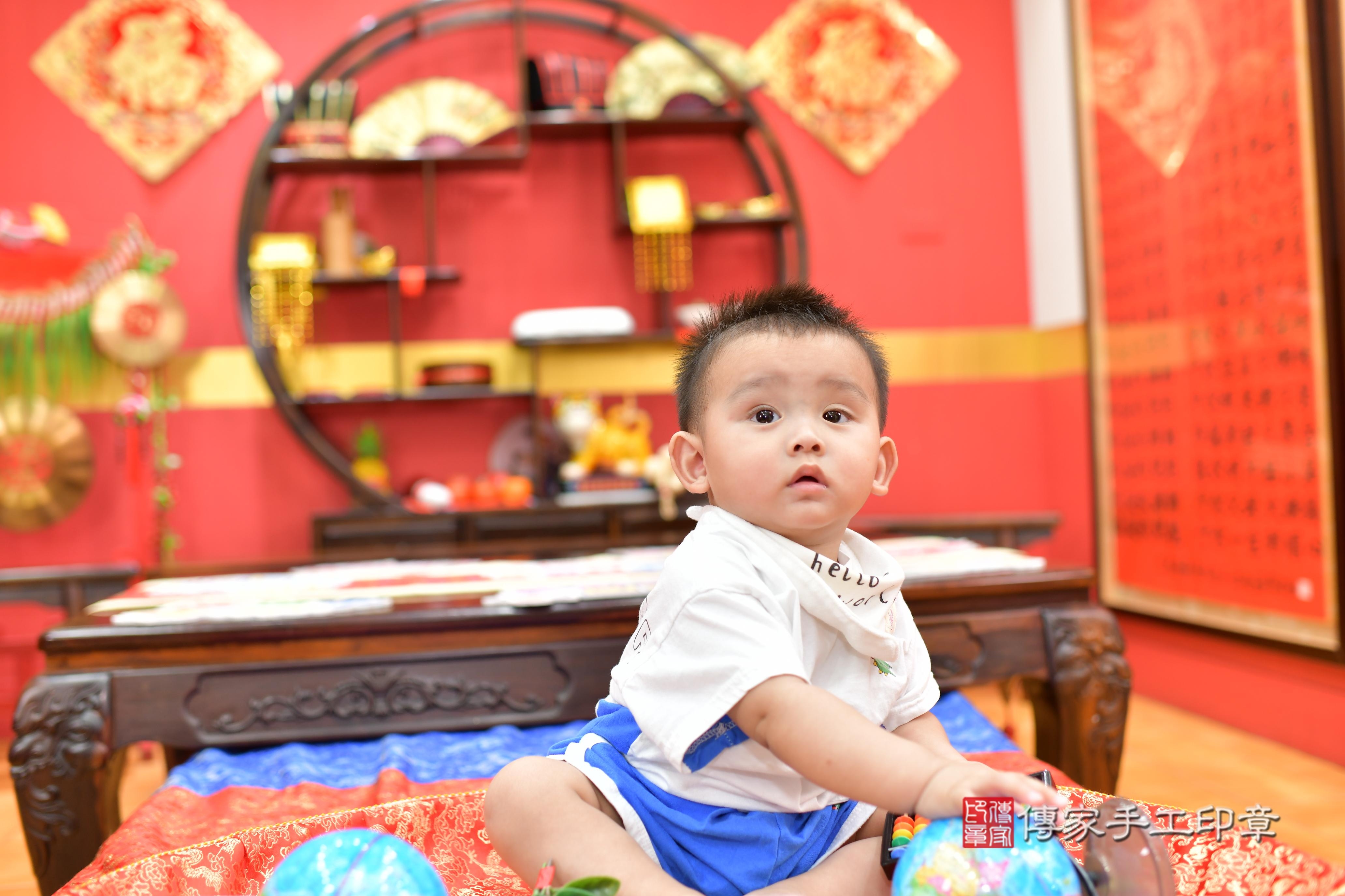 傳家手工印章桃園店、抓周、度脺、美式風會場、傳家嬰兒古禮、吉祥話、抓周道具物品24種、拍照。抓周證書。寶寶抓周、滿周歲、生日快樂、祝福 傳家手工印章桃園店、抓周、度脺、美式風會場、傳家嬰兒古禮、吉祥話、抓周道具物品24種、拍照。抓周證書。寶寶抓周、滿周歲、生日快樂、祝福