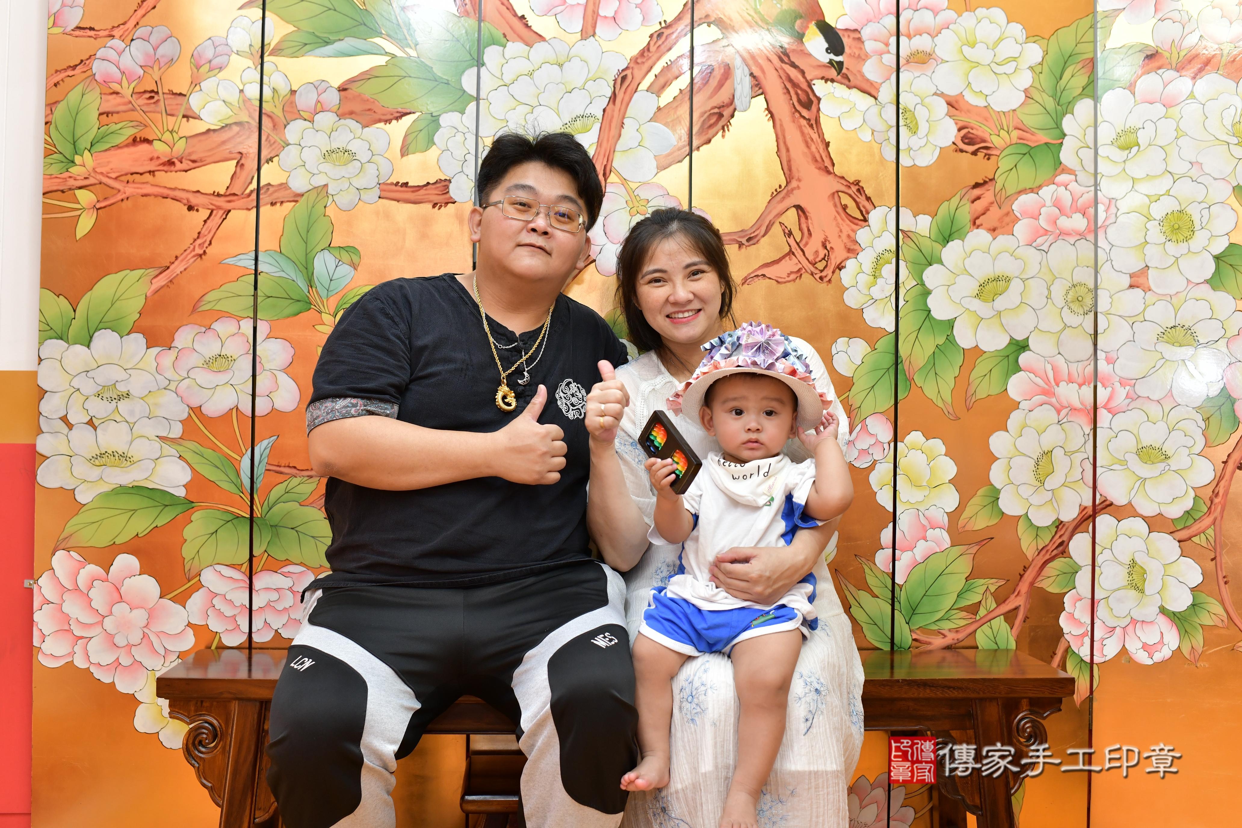 傳家手工印章桃園店、抓周、度脺、美式風會場、傳家嬰兒古禮、吉祥話、抓周道具物品24種、拍照。抓周證書。寶寶抓周、滿周歲、生日快樂、祝福 傳家手工印章桃園店、抓周、度脺、美式風會場、傳家嬰兒古禮、吉祥話、抓周道具物品24種、拍照。抓周證書。寶寶抓周、滿周歲、生日快樂、祝福