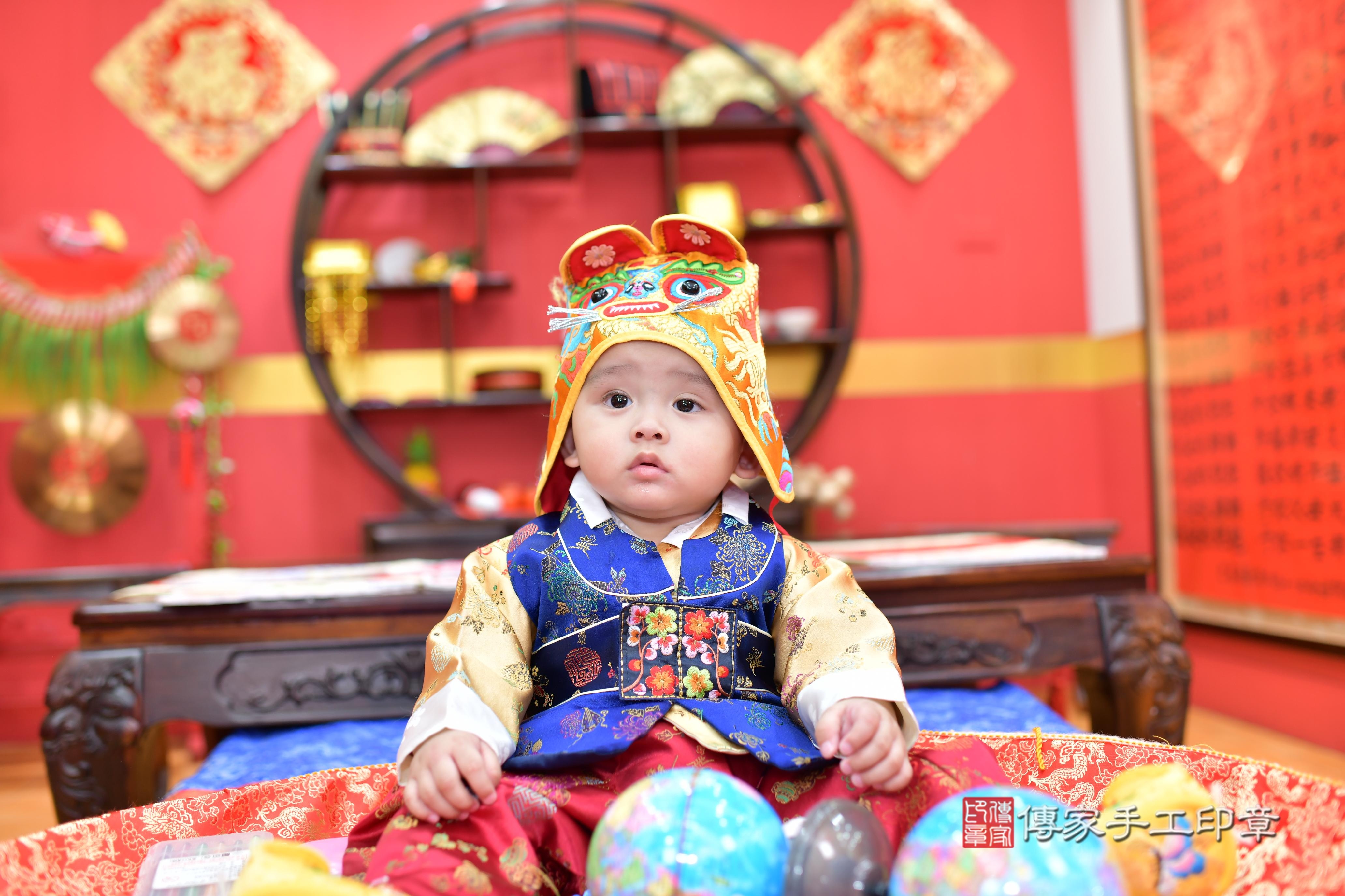 傳家手工印章桃園店、抓周、度脺、美式風會場、傳家嬰兒古禮、吉祥話、抓周道具物品24種、拍照。抓周證書。寶寶抓周、滿周歲、生日快樂、祝福 傳家手工印章桃園店、抓周、度脺、美式風會場、傳家嬰兒古禮、吉祥話、抓周道具物品24種、拍照。抓周證書。寶寶抓周、滿周歲、生日快樂、祝福