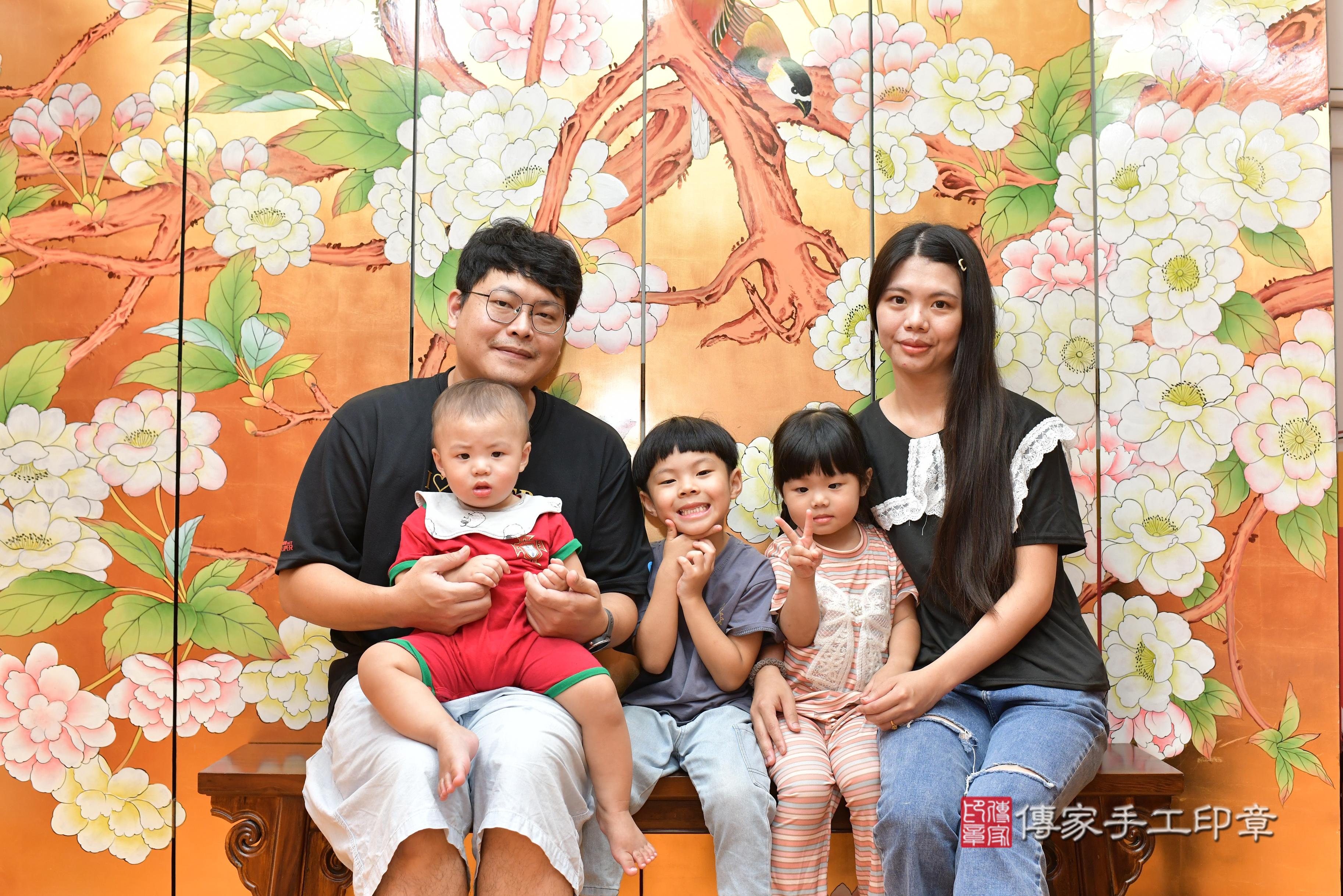 傳家手工印章桃園店、抓周、度脺、美式風會場、傳家嬰兒古禮、吉祥話、抓周道具物品24種、拍照。抓周證書。寶寶抓周、滿周歲、生日快樂、祝福 傳家手工印章桃園店、抓周、度脺、美式風會場、傳家嬰兒古禮、吉祥話、抓周道具物品24種、拍照。抓周證書。寶寶抓周、滿周歲、生日快樂、祝福