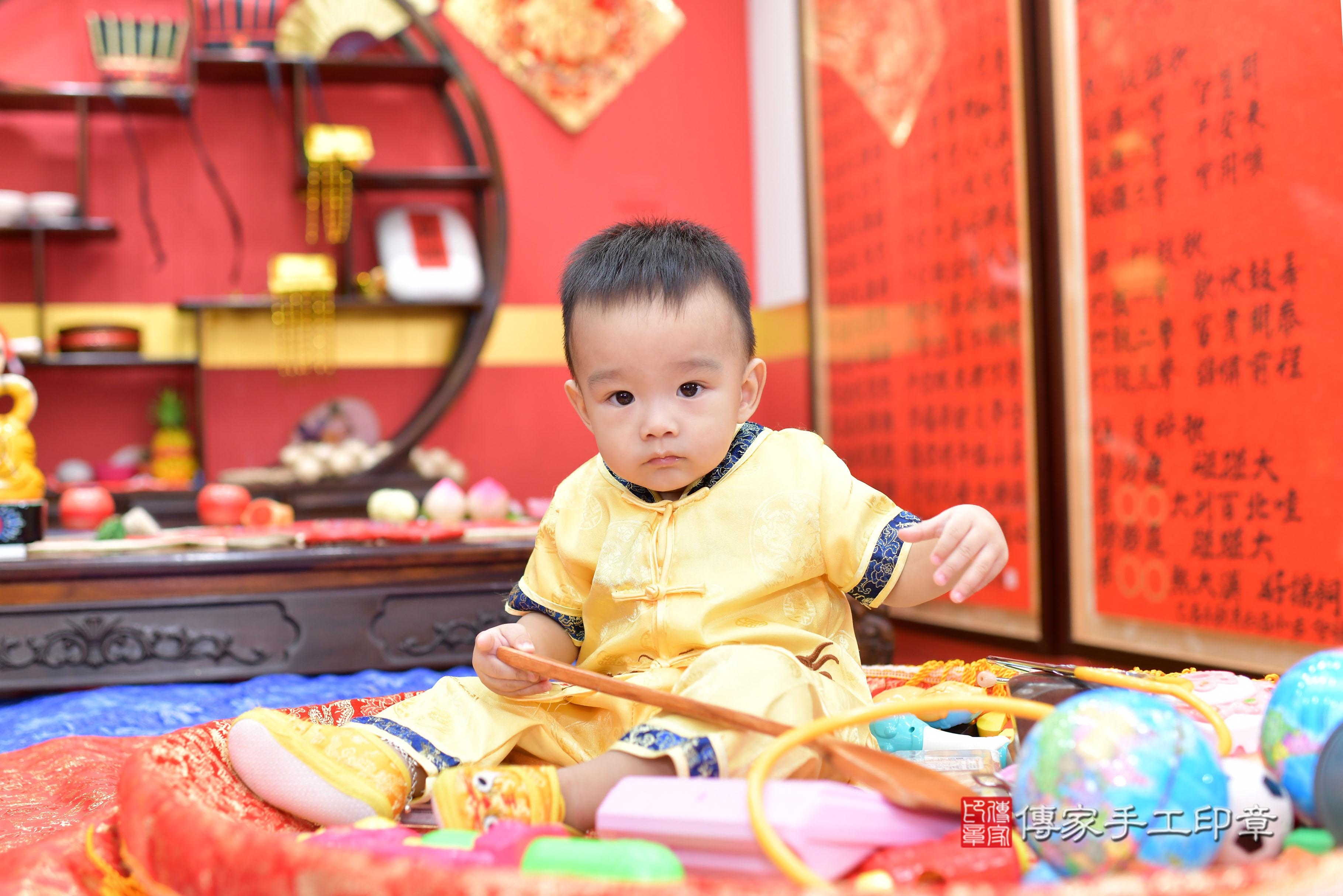 傳家手工印章桃園店、抓周、度脺、美式風會場、傳家嬰兒古禮、吉祥話、抓周道具物品24種、拍照。抓周證書。寶寶抓周、滿周歲、生日快樂、祝福 傳家手工印章桃園店、抓周、度脺、美式風會場、傳家嬰兒古禮、吉祥話、抓周道具物品24種、拍照。抓周證書。寶寶抓周、滿周歲、生日快樂、祝福