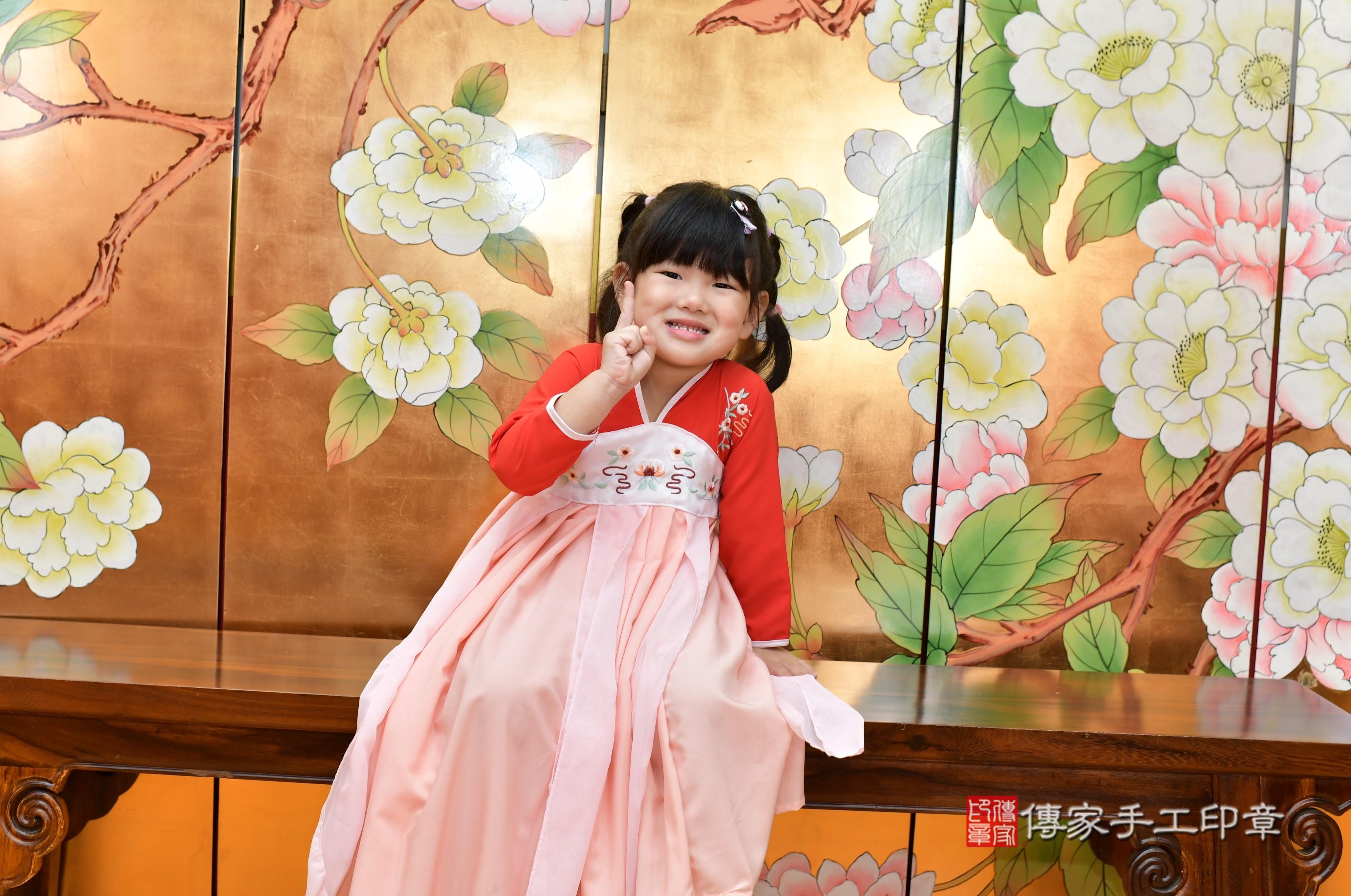 傳家手工印章桃園店、抓周、度脺、美式風會場、傳家嬰兒古禮、吉祥話、抓周道具物品24種、拍照。抓周證書。寶寶抓周、滿周歲、生日快樂、祝福 傳家手工印章桃園店、抓周、度脺、美式風會場、傳家嬰兒古禮、吉祥話、抓周道具物品24種、拍照。抓周證書。寶寶抓周、滿周歲、生日快樂、祝福