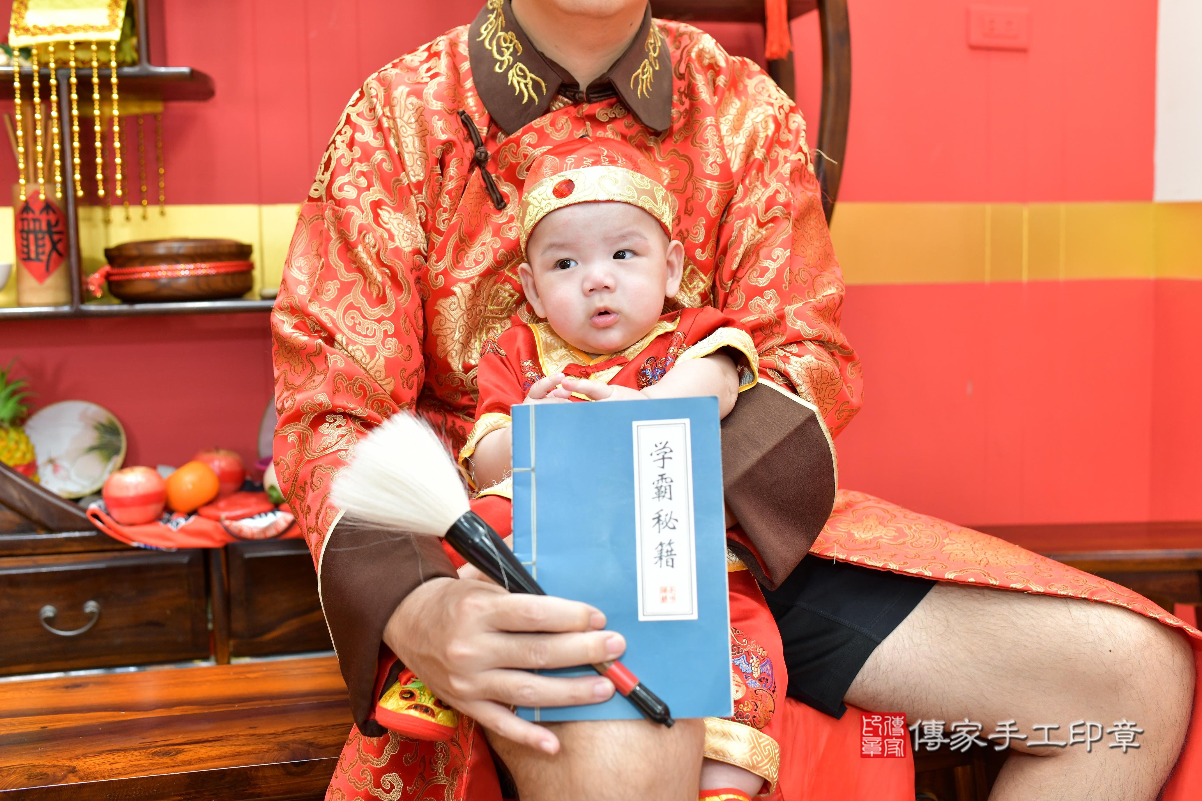 傳家手工印章桃園店、抓周、度脺、美式風會場、傳家嬰兒古禮、吉祥話、抓周道具物品24種、拍照。抓周證書。寶寶抓周、滿周歲、生日快樂、祝福 傳家手工印章桃園店、抓周、度脺、美式風會場、傳家嬰兒古禮、吉祥話、抓周道具物品24種、拍照。抓周證書。寶寶抓周、滿周歲、生日快樂、祝福