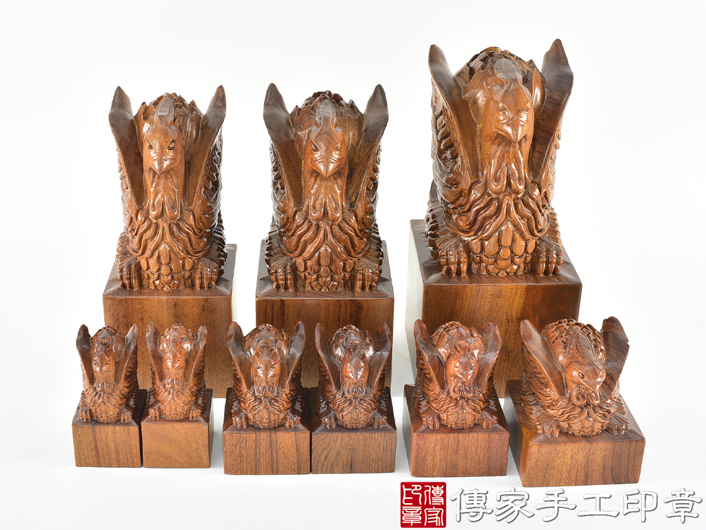 頂級紅紫檀木精雕鳳凰廟章:廟章、神明印章、大印章 (尺寸5.2x5.2x7.5公分) 頂級紅紫檀木精雕鳳凰廟章:廟章、神明印章、大印章 (尺寸5.2x5.2x7.5公分)